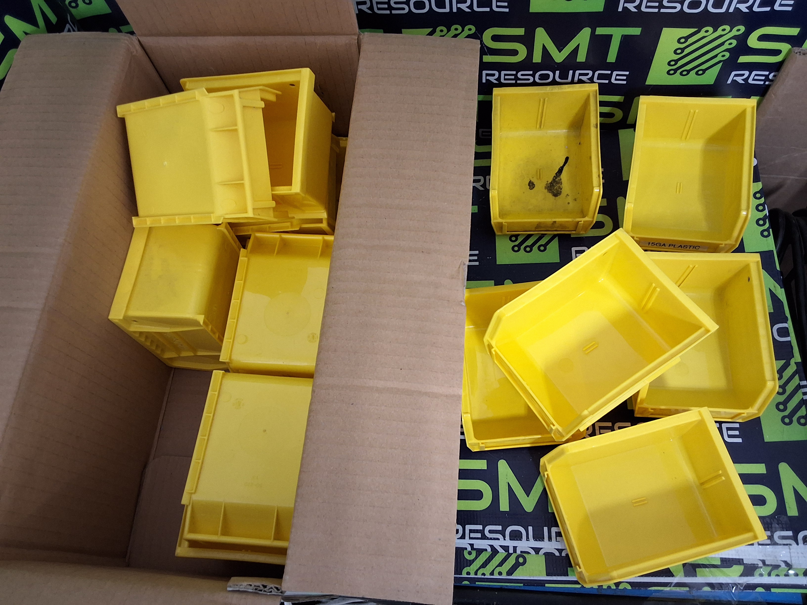 Used AKRO 30-210 YELLOW PLASTIC STACKABLE BINS 5 1⁄2 x 4 x 3in - LOT OF 17 UNITS -