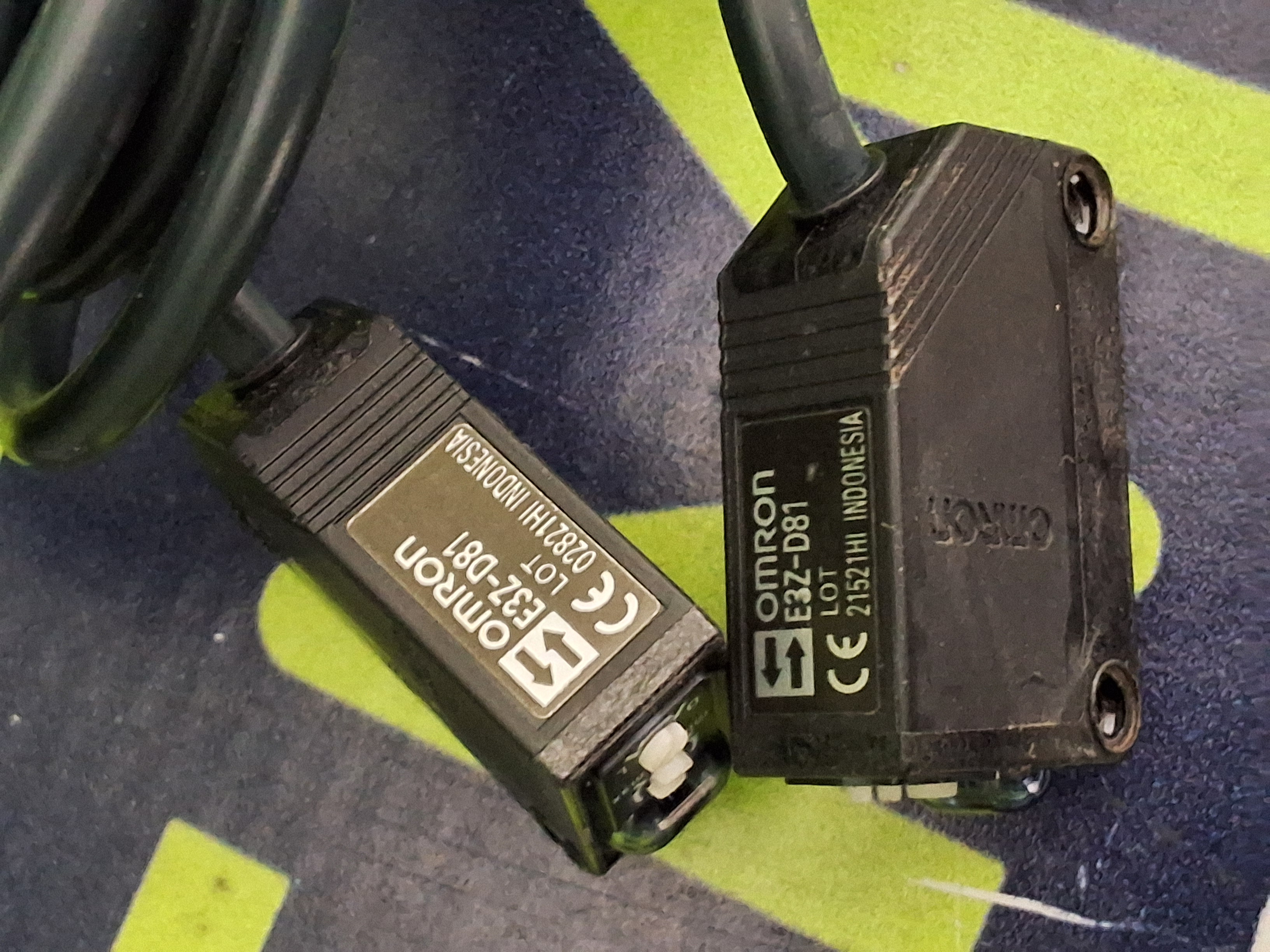 Used OMRON E3Z-D81 PHOTOELECTRIC SWITCH - LOT OF 2 UNITS