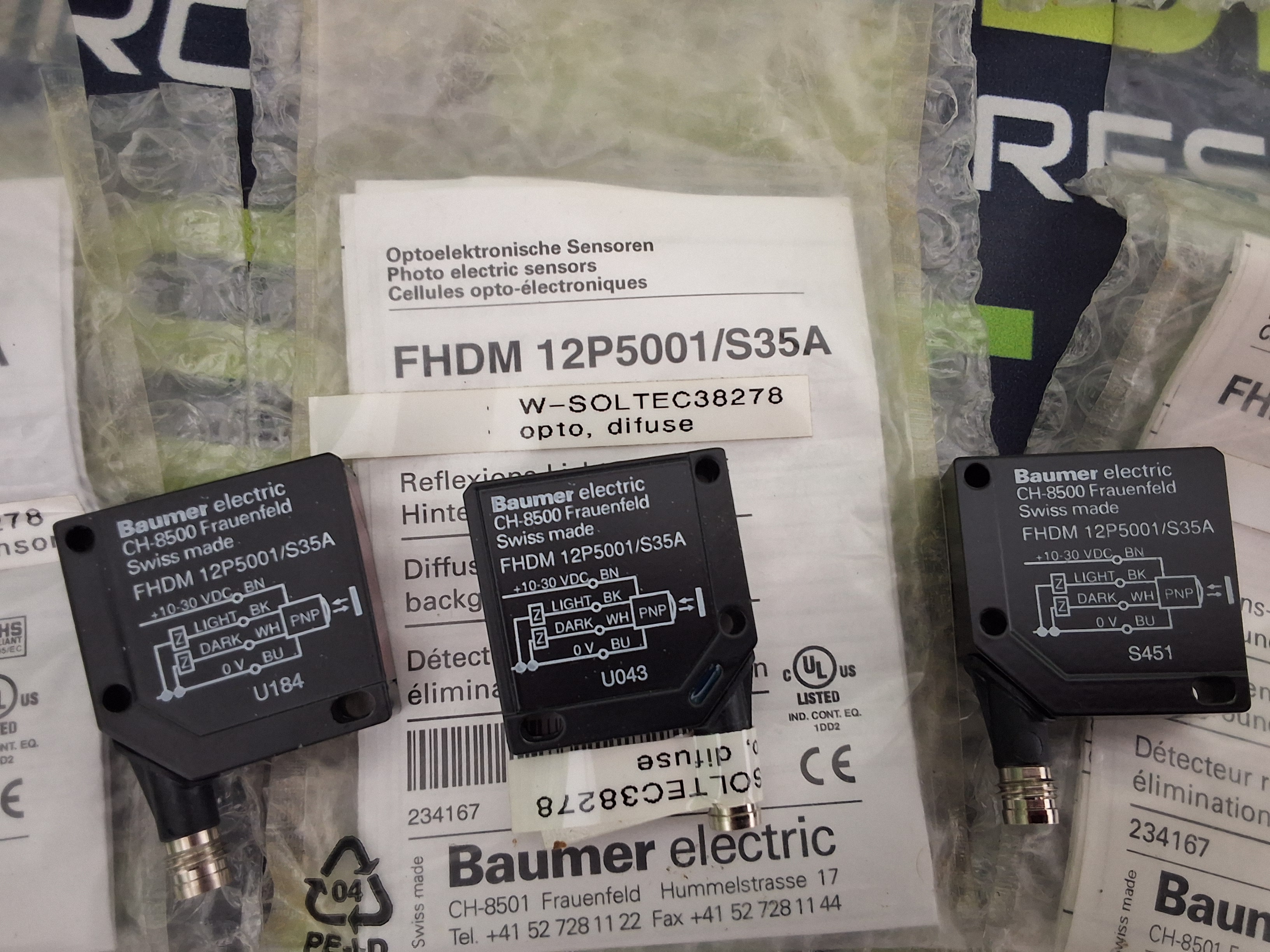 BAUMER FHDM 12P5001/S35A PHOTOELECTRIC SENSOR - BRAND NEW