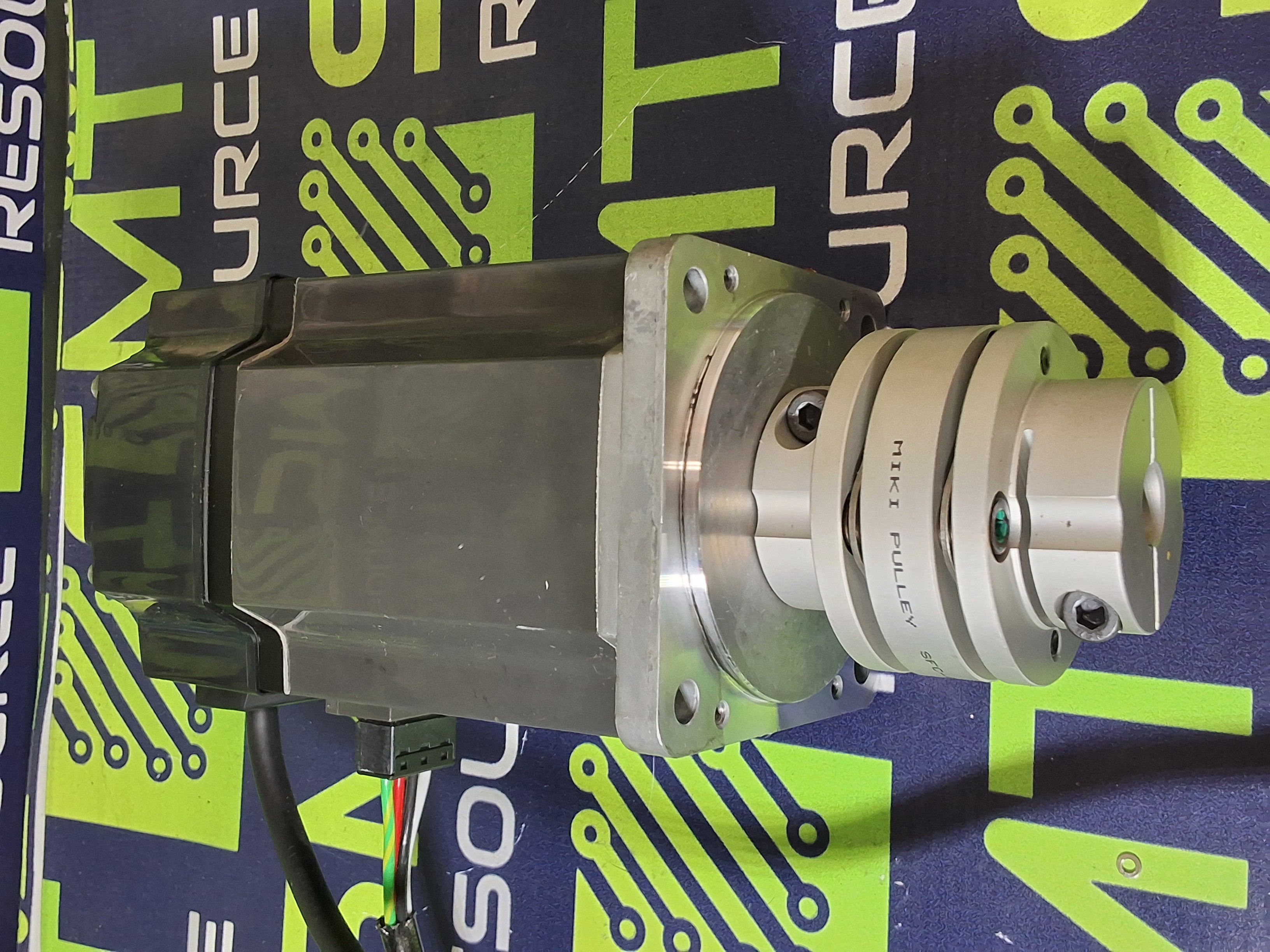 Used MITSUBISHI HC-MFS73 AC SERVO MOTOR 750W WITH MIKI PULLEY SFC-050DA