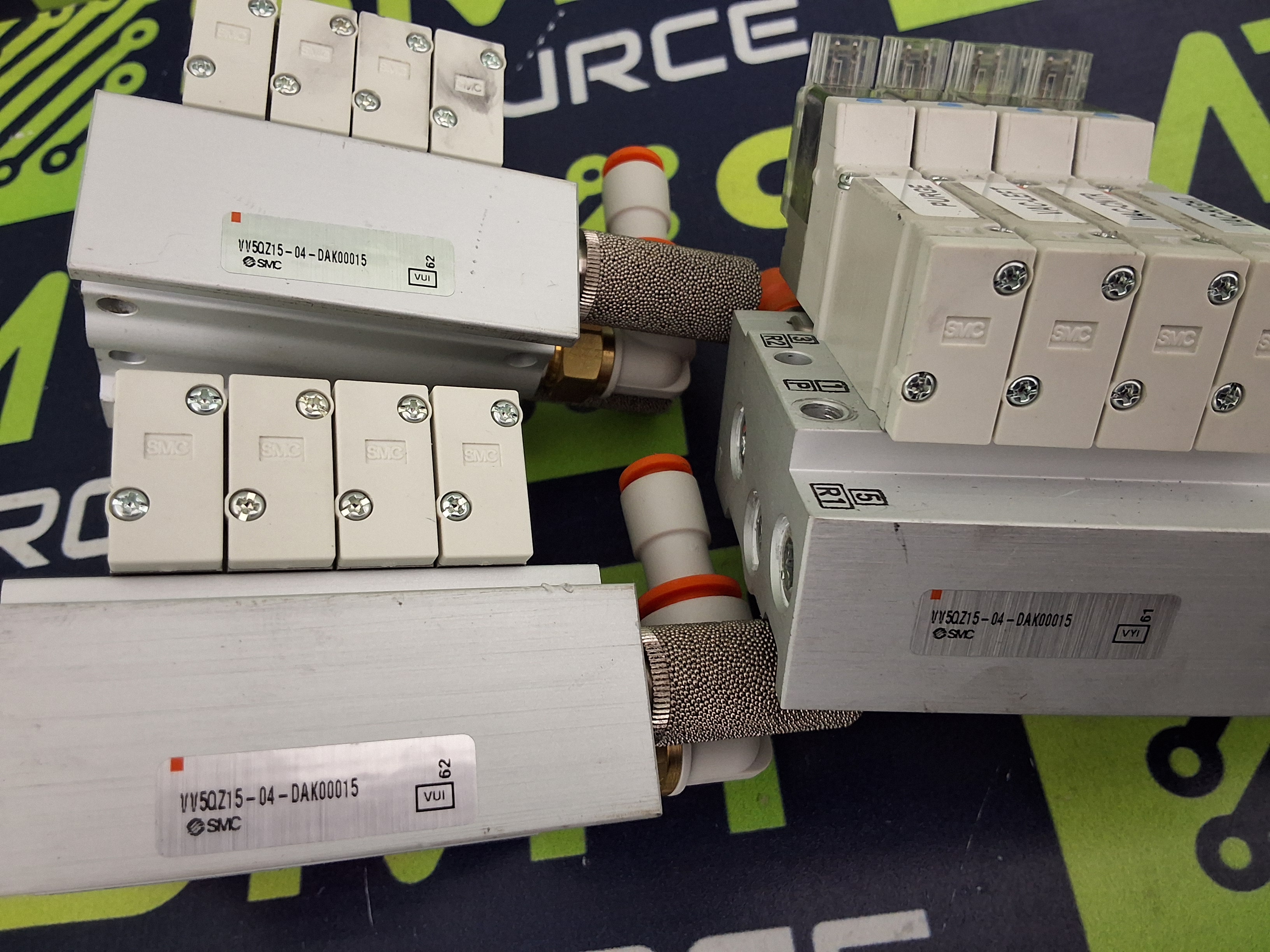 Used SMC VV5QZ15-04-DAK00015 MANIFOLD ASSEMBLY