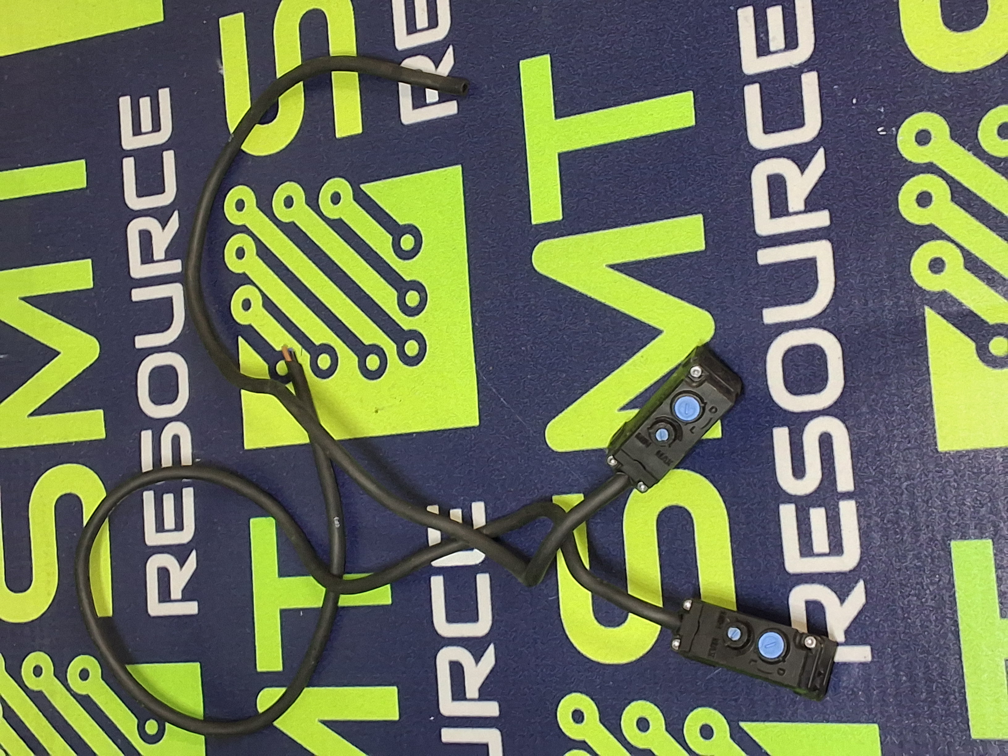 Used KEYENCE PZ-G42N PHOTOELECTRIC SENSOR SWITCH 10-30VDC