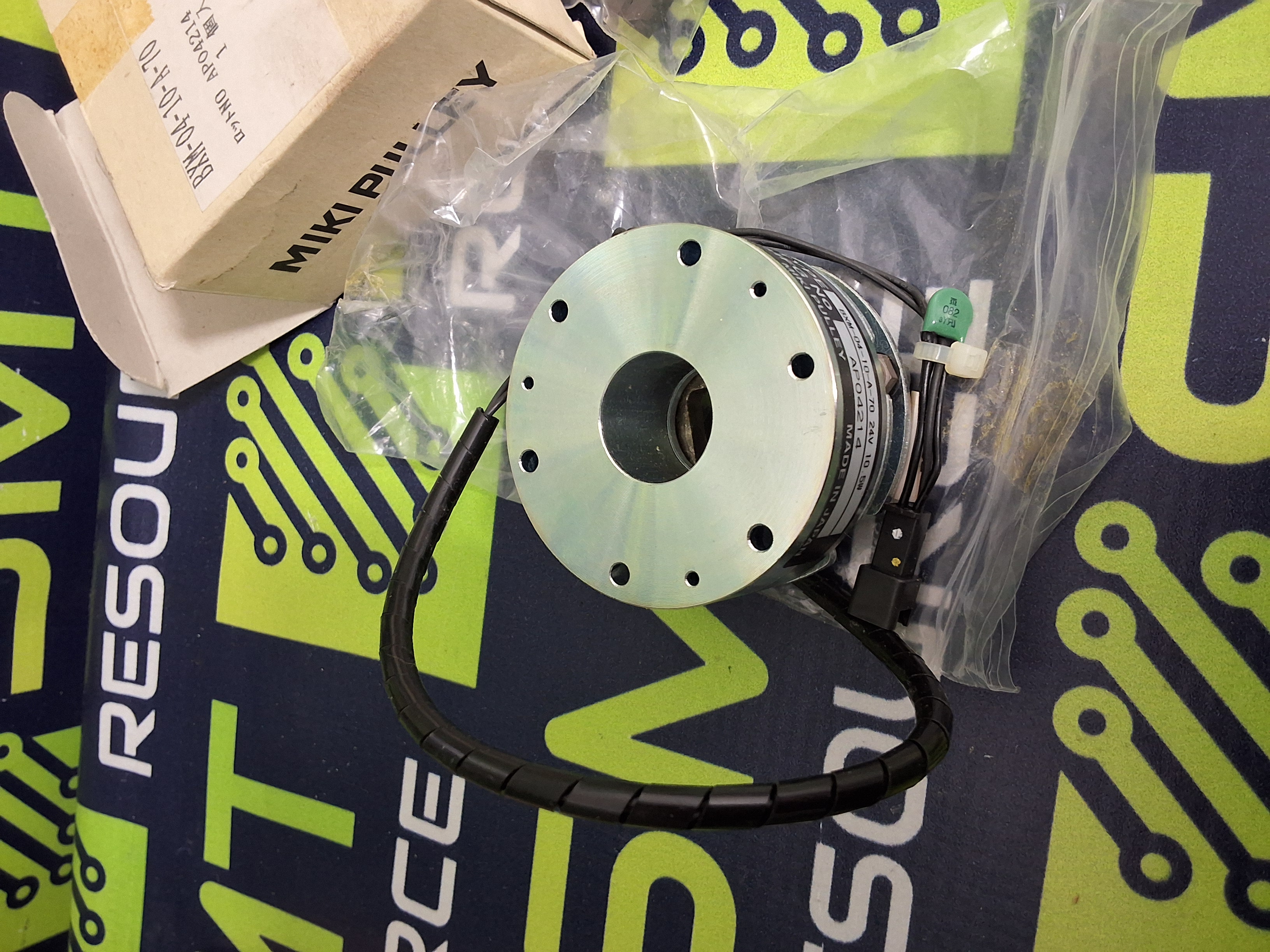 MIKI PULLEY BXM-04-10-A-70 INDUSTRIAL MAGNETIC BRAKE 24V 10.5W - BRAND NEW