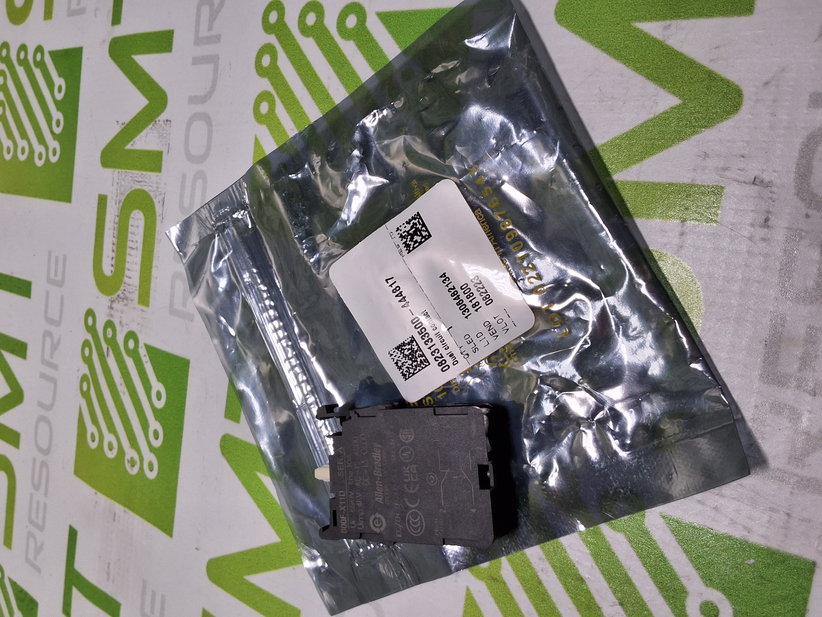 ALLEN BRADLEY 800F-X11D DUAL CIRCUIT CONTACT - LOT OF 2 - NEW