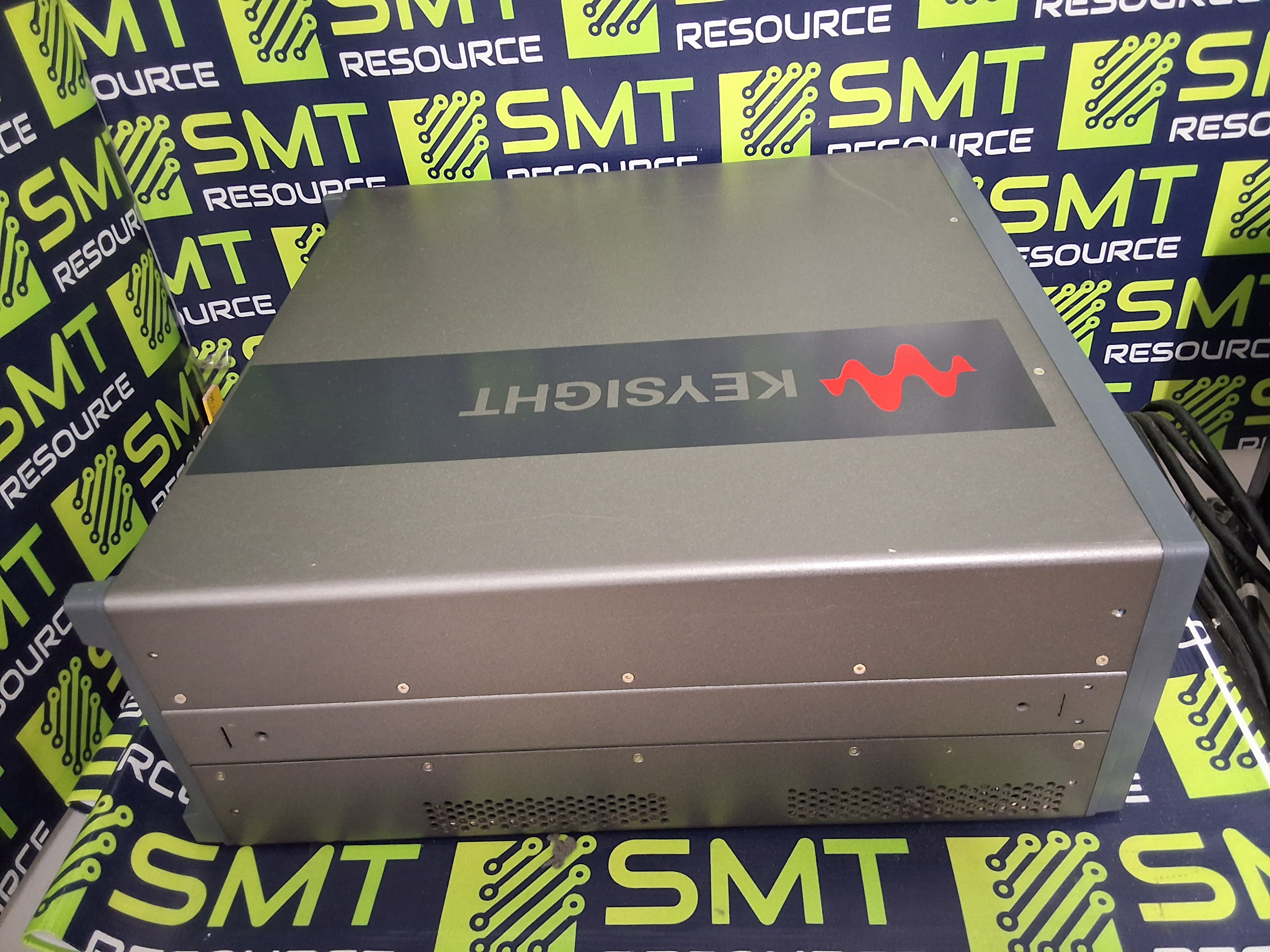 Used KEYSIGHT PXIe CHASSIS M9018B ADVANCED SWITCH FABRIC 18-SLOT 220/240V 1300W 