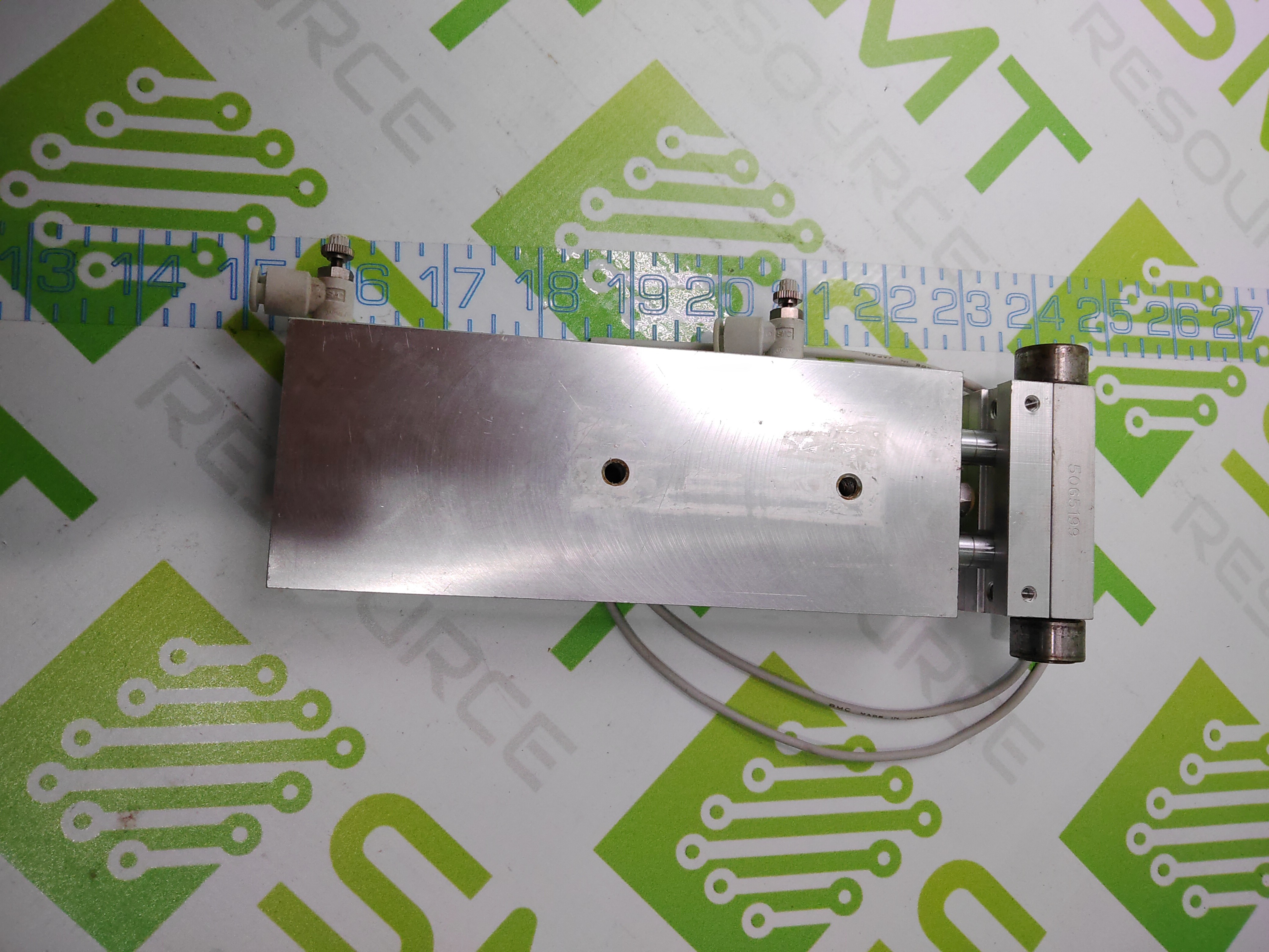 Used SMC CXSM20-100 STROKE GUIDED PNEUMATIC CYLINDER W/ D-Z73 MAGNETIC REED SWITCH SENSOR