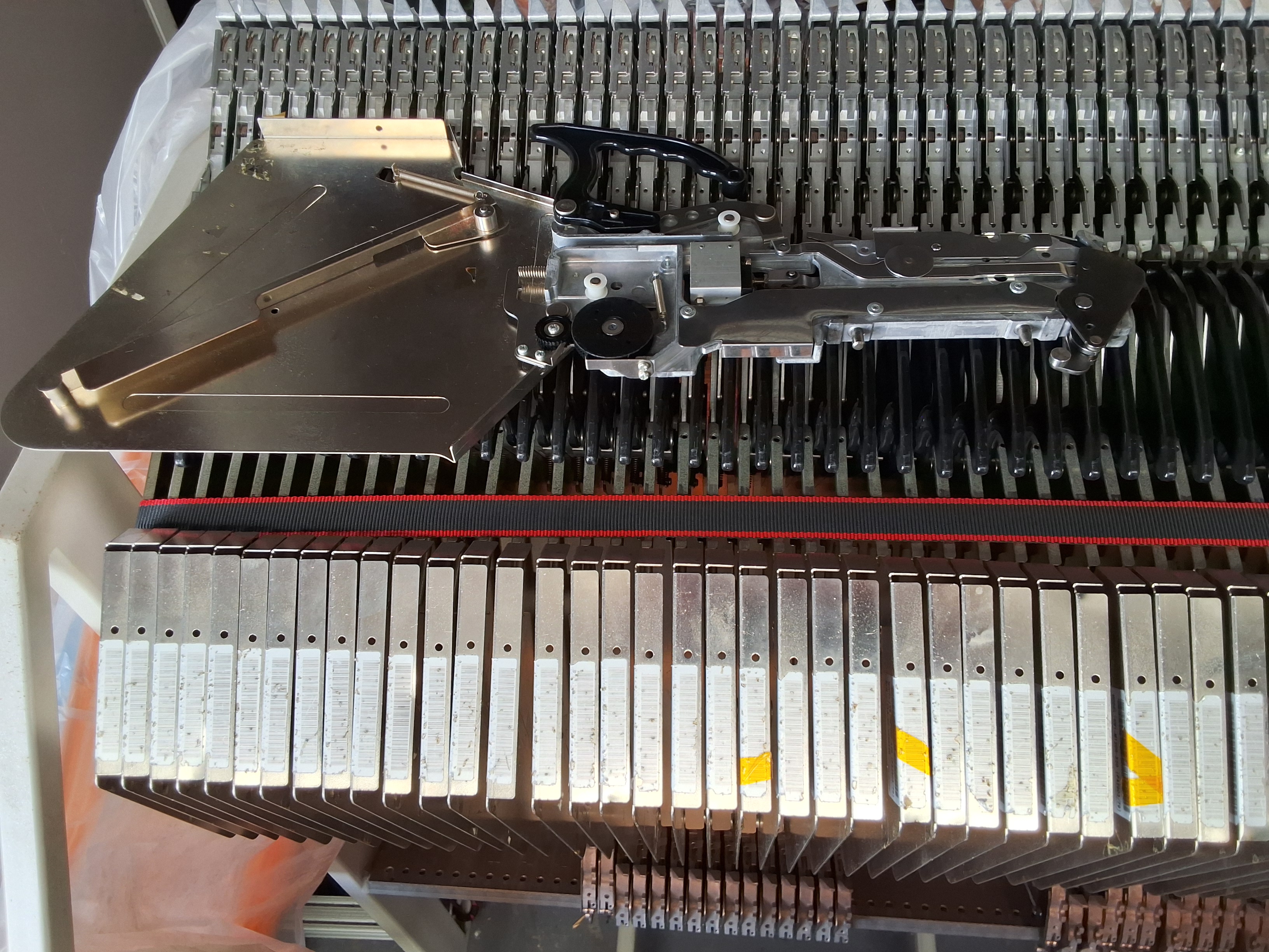 Used YAMAHA KW1-M1200-320 (PA2903/79) CL SERIES FEEDER 8mm x 4mm