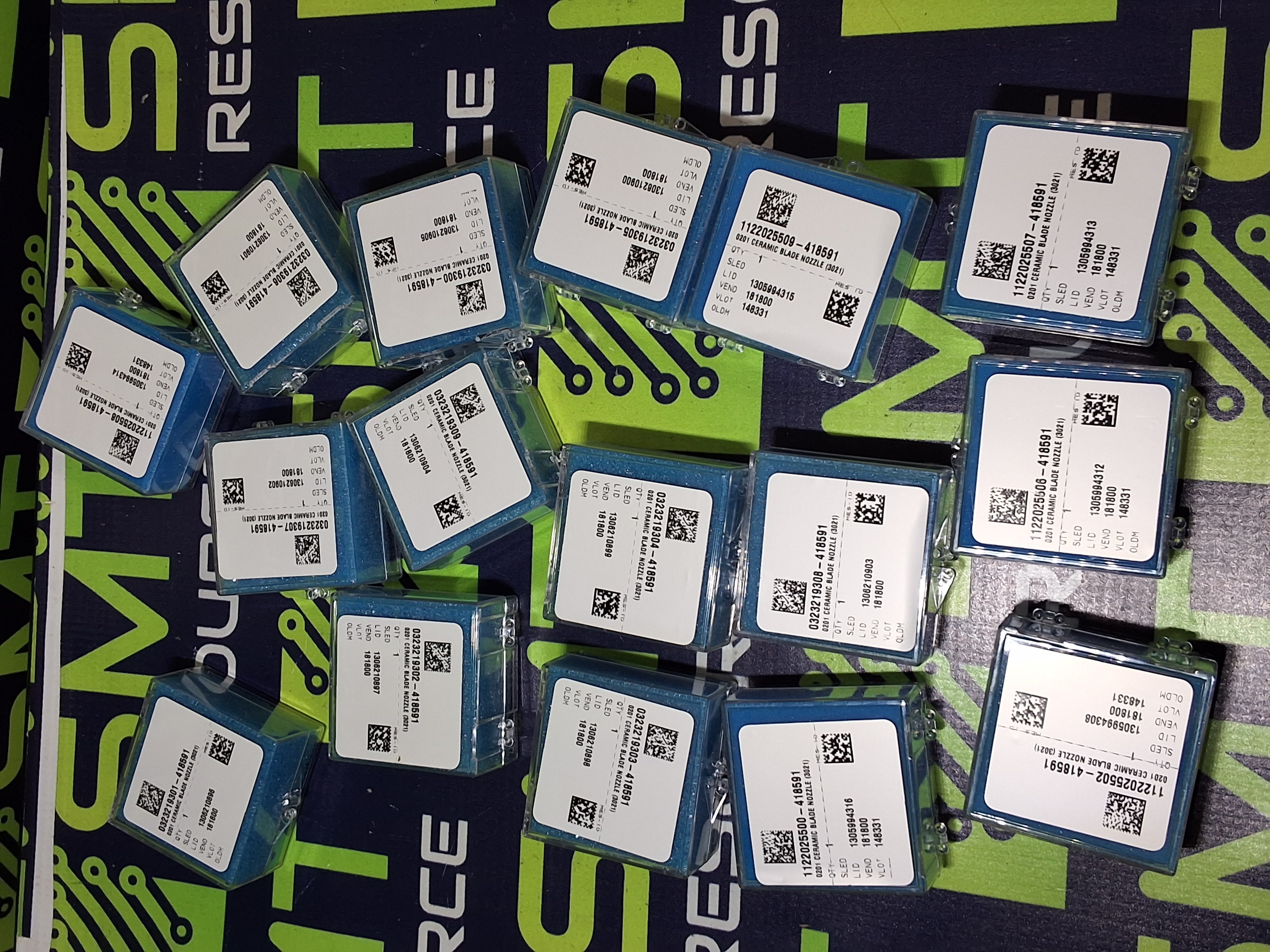 Used UNIVERSAL INSTRUMENTS 3021 CERAMIC BLADE 0201 NOZZLE 51305414