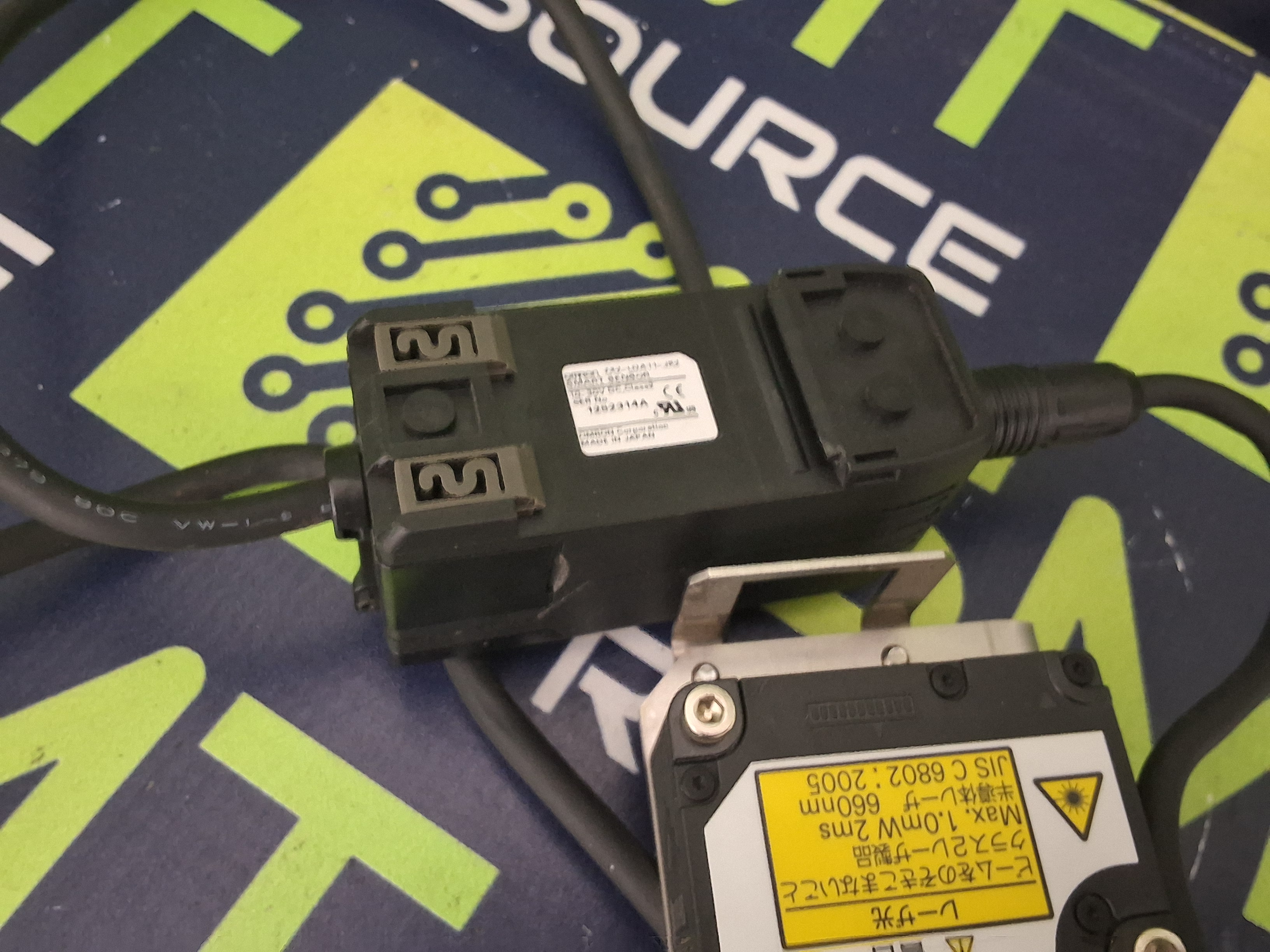 Used OMRON ZX2-LD50 CMOS LASER DISPLACEMENT SENSOR HEAD WITH OMRON ZX2-LDA11-JK2 SMART SENSOR / AMPLIFIER