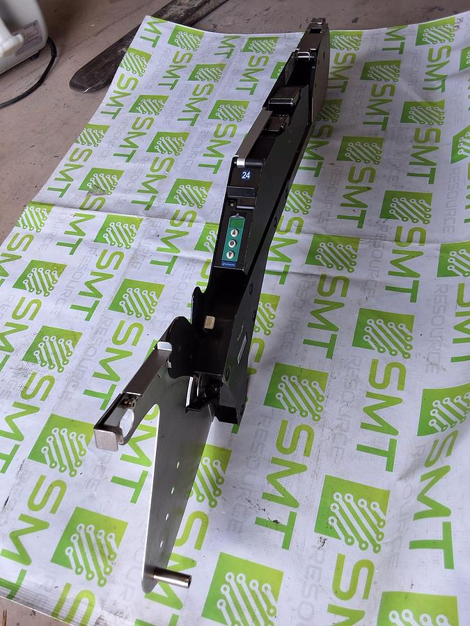 Used UNIVERSAL INSTRUMENTS 50935001 GREEN 24mm PRECISIONPRO CONTINUOUS SPLICE TAPE FEEDER
