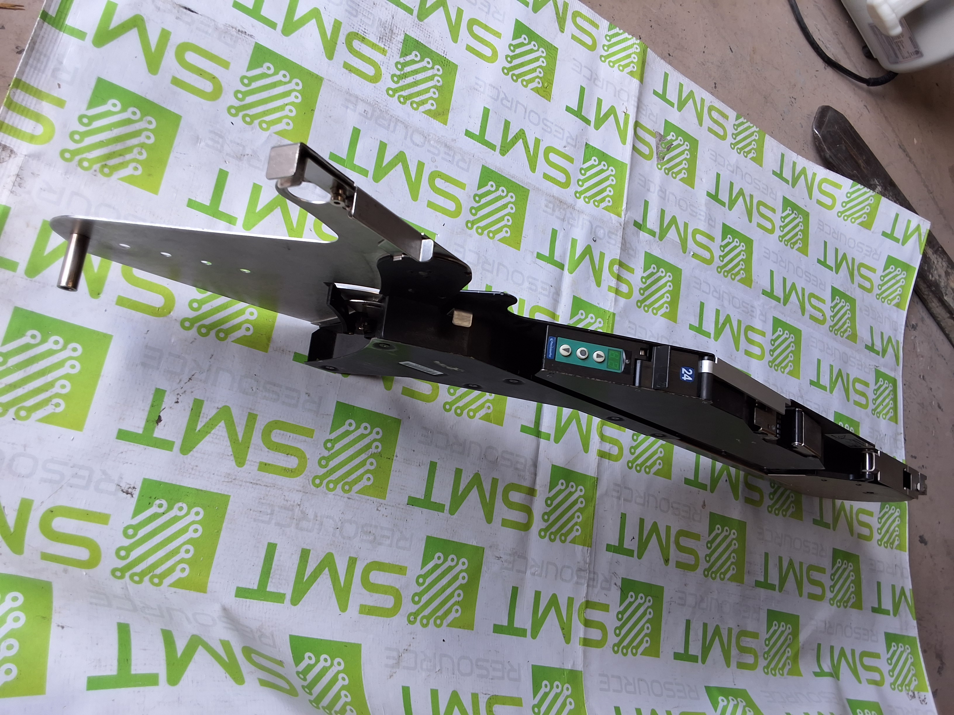 Used UNIVERSAL INSTRUMENTS 50935001 GREEN 24mm PRECISIONPRO CONTINUOUS SPLICE TAPE FEEDER