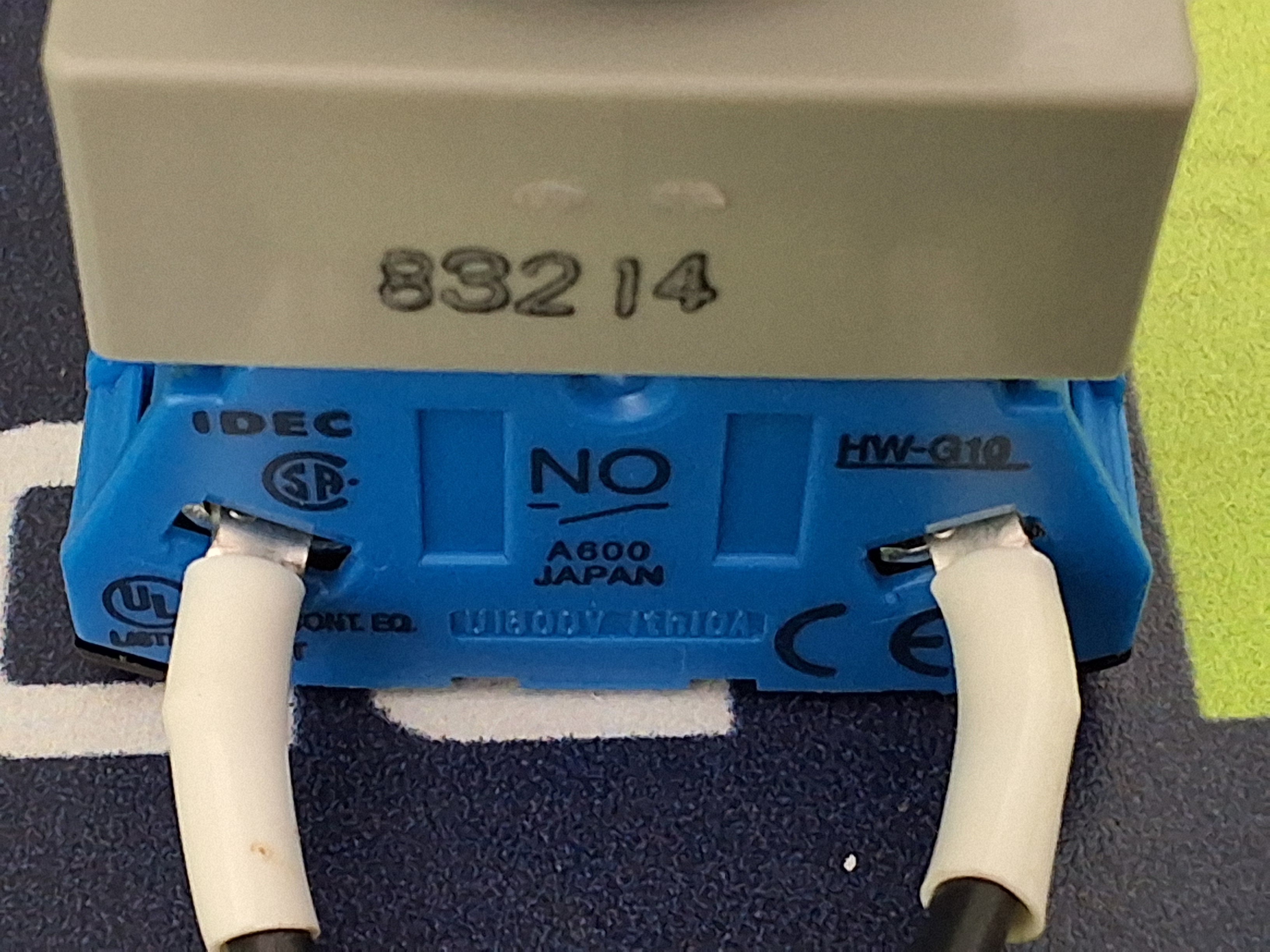 Used IDEC AVW HW-G01 / HW-G10 PUSH BUTTON SWITCH