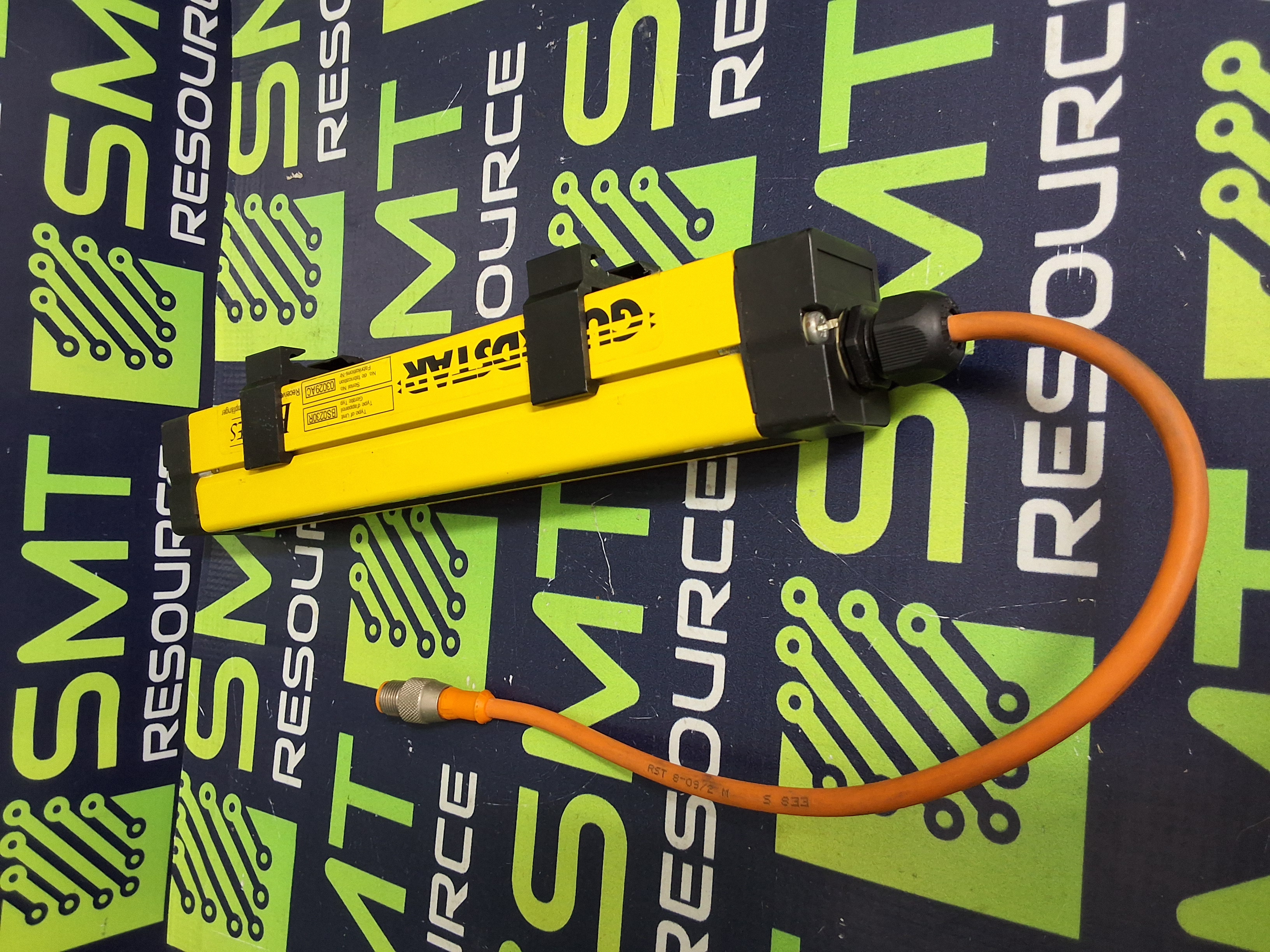 Used GUARDSTAR BS0230R SAFETY LIGHT CURTAIN RECEIVER 208mm 24VDC 