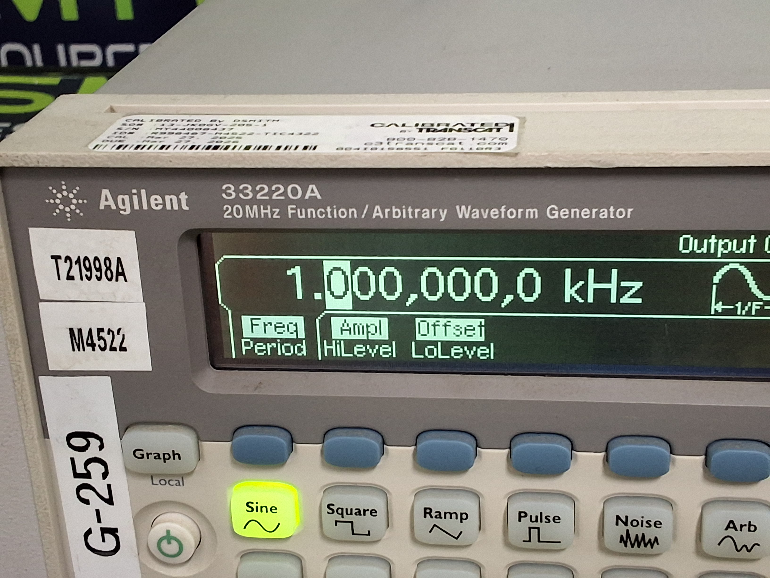 Used HP AGILENT / KEYSIGHT 33220A 20MHz FUNCTION / ARBITRARY WAVEFORM GENERATOR - TESTED & WORKING