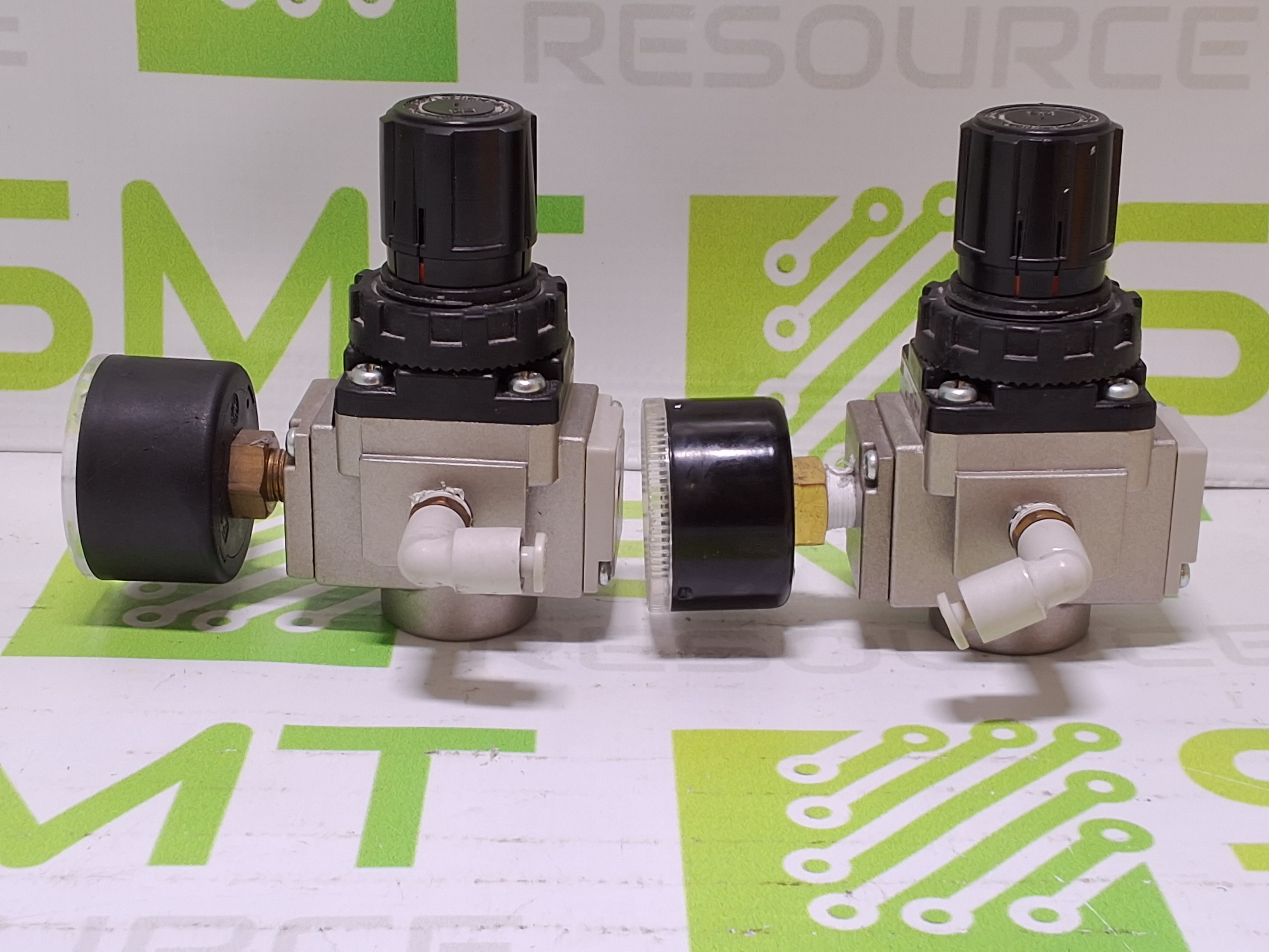 Used SMC AR20-01 PNEUMATIC REGULATOR W/ PRESSURE GAUGE