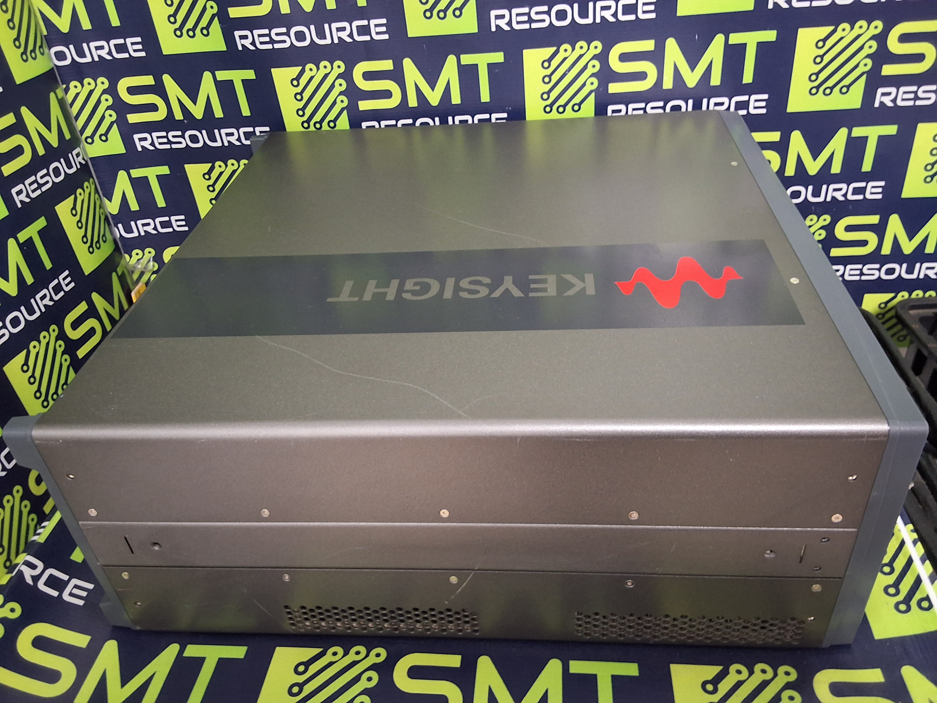 Used KEYSIGHT PXIe CHASSIS M9018B ADVANCED SWITCH FABRIC 18-SLOT 220/240V 1300W