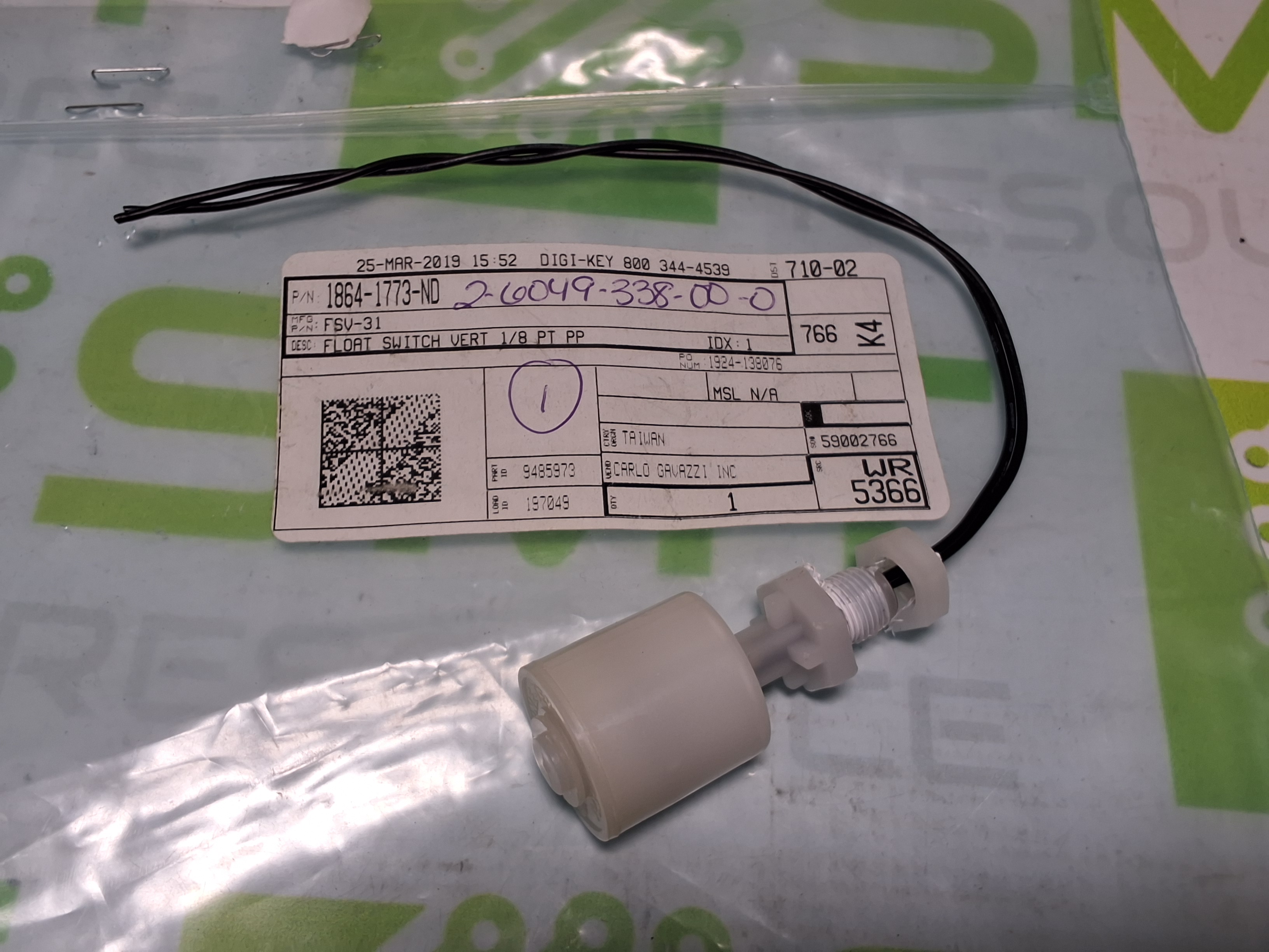 Used FSV-31 FLOAT SWITCH VERTICAL 1/8 PT PP
