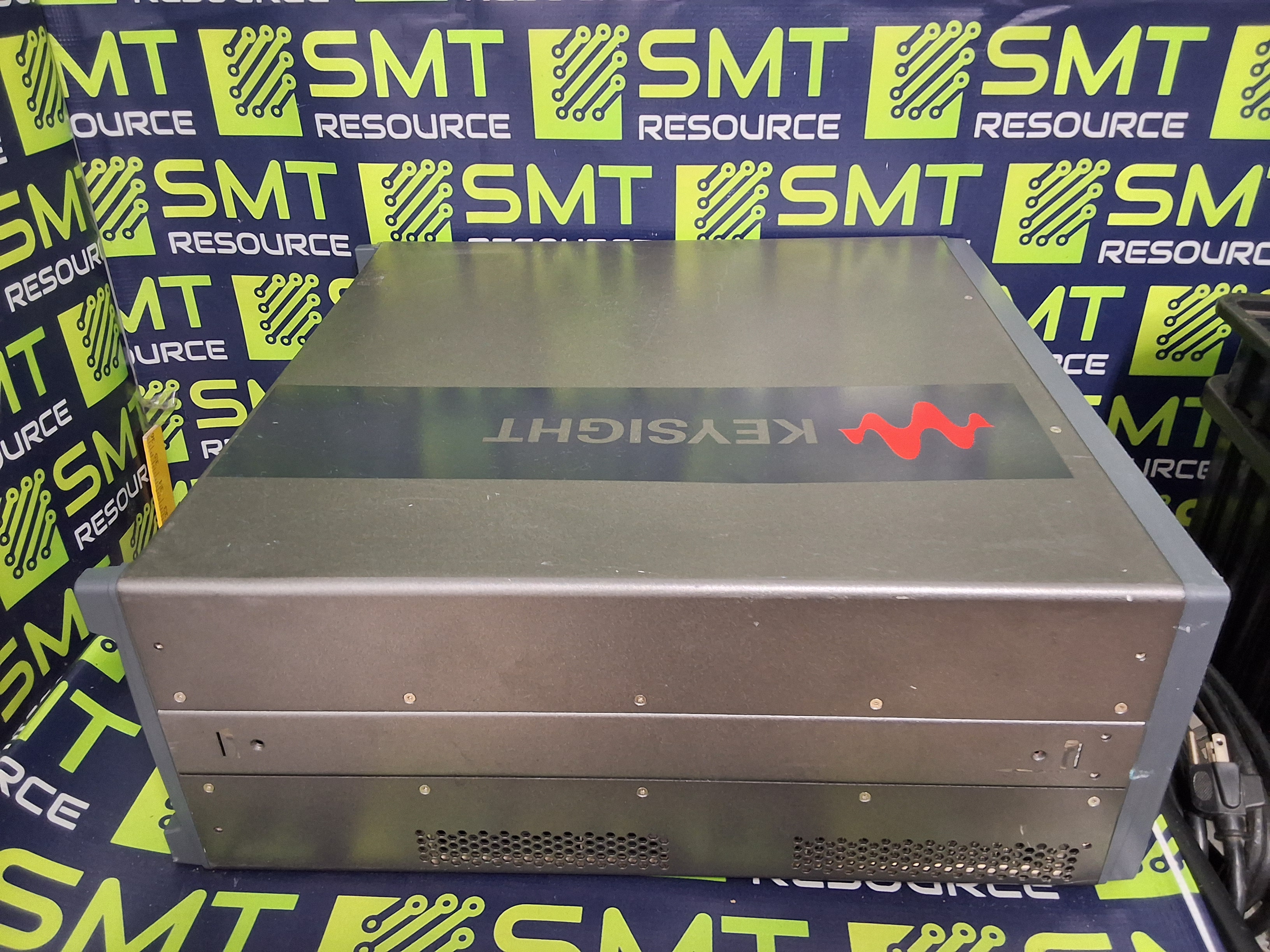 Used KEYSIGHT PXIe CHASSIS M9018B ADVANCED SWITCH FABRIC 18-SLOT 220/240V 1300W