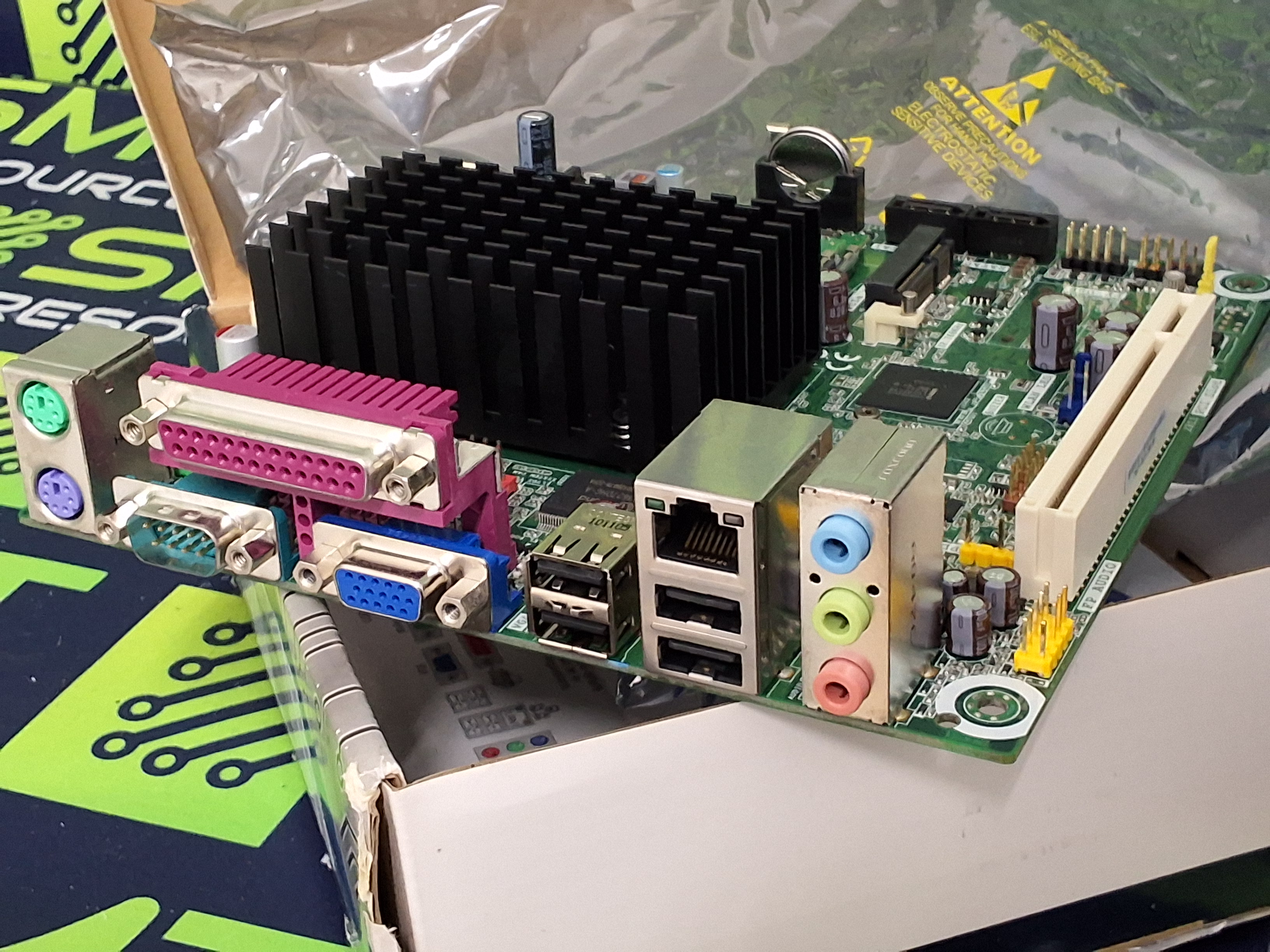 Used Intel Desktop Board D525MW + Intel Atom Processor D525