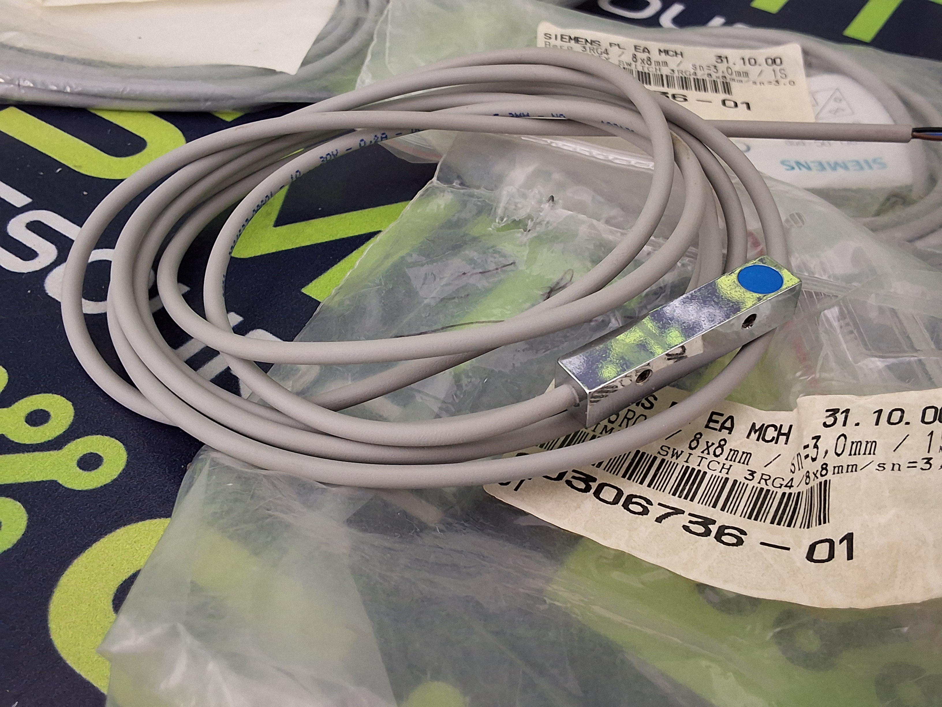 SIEMENS 3RG4637-0AG01 / 00306736-01 PROXIMITY SWITCH - BRAND NEW