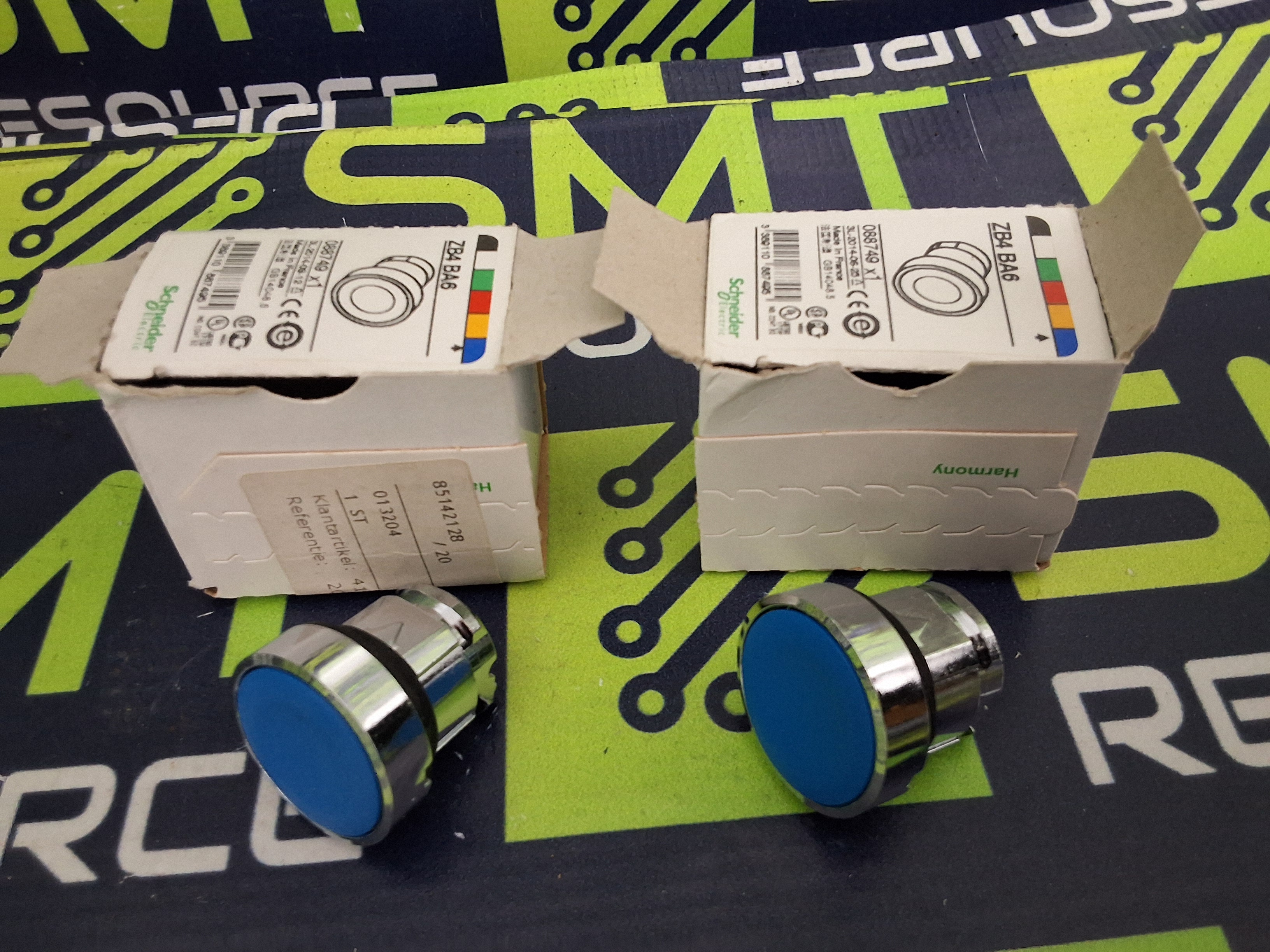 SCHNEIDER ELECTRIC ZB4BA6 BLUE PUSHBUTTON HEAD - LOT OF 2 - BRAND NEW