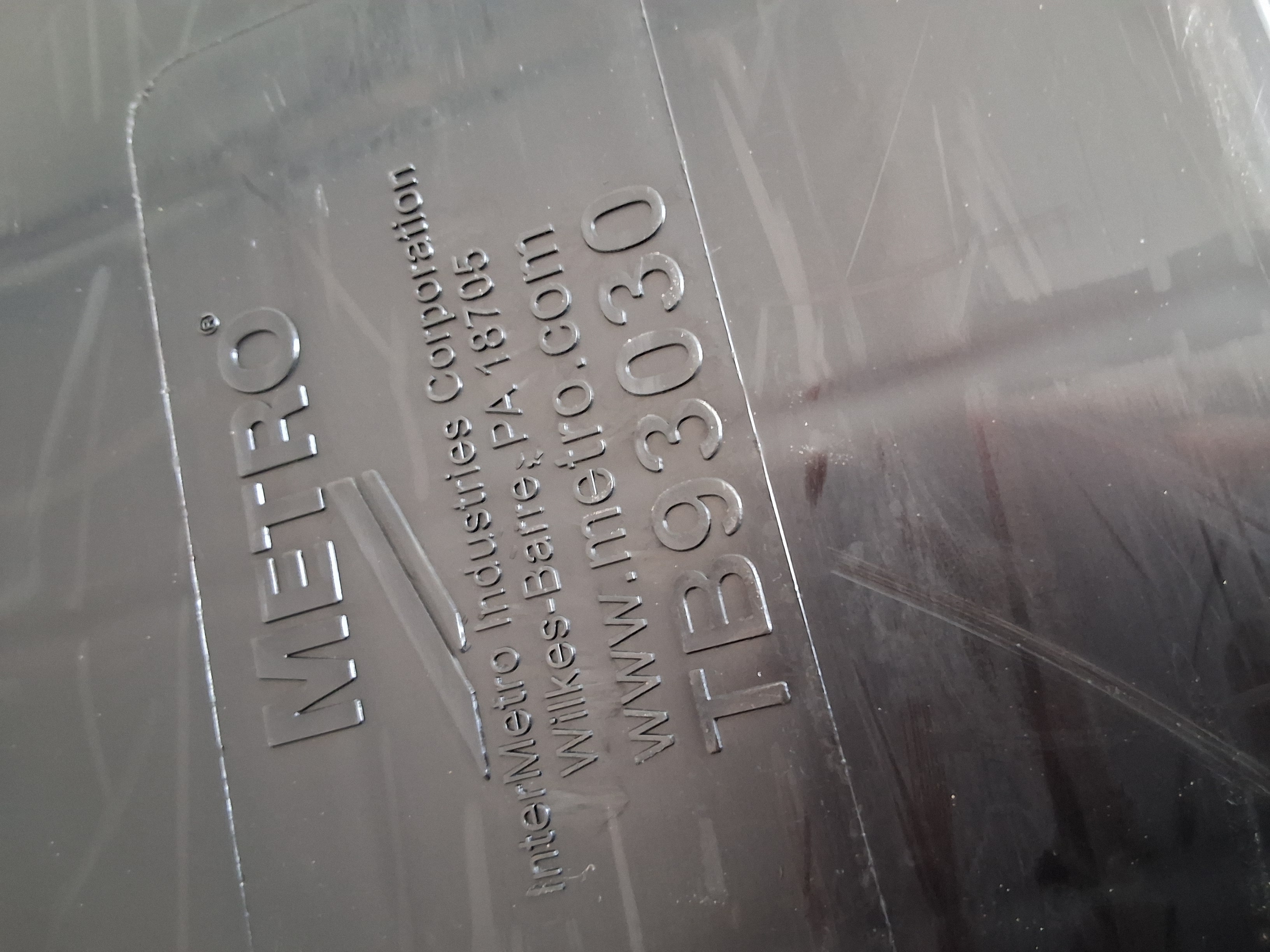 Used Metro TB93030 Polypropylene Tote with Lids