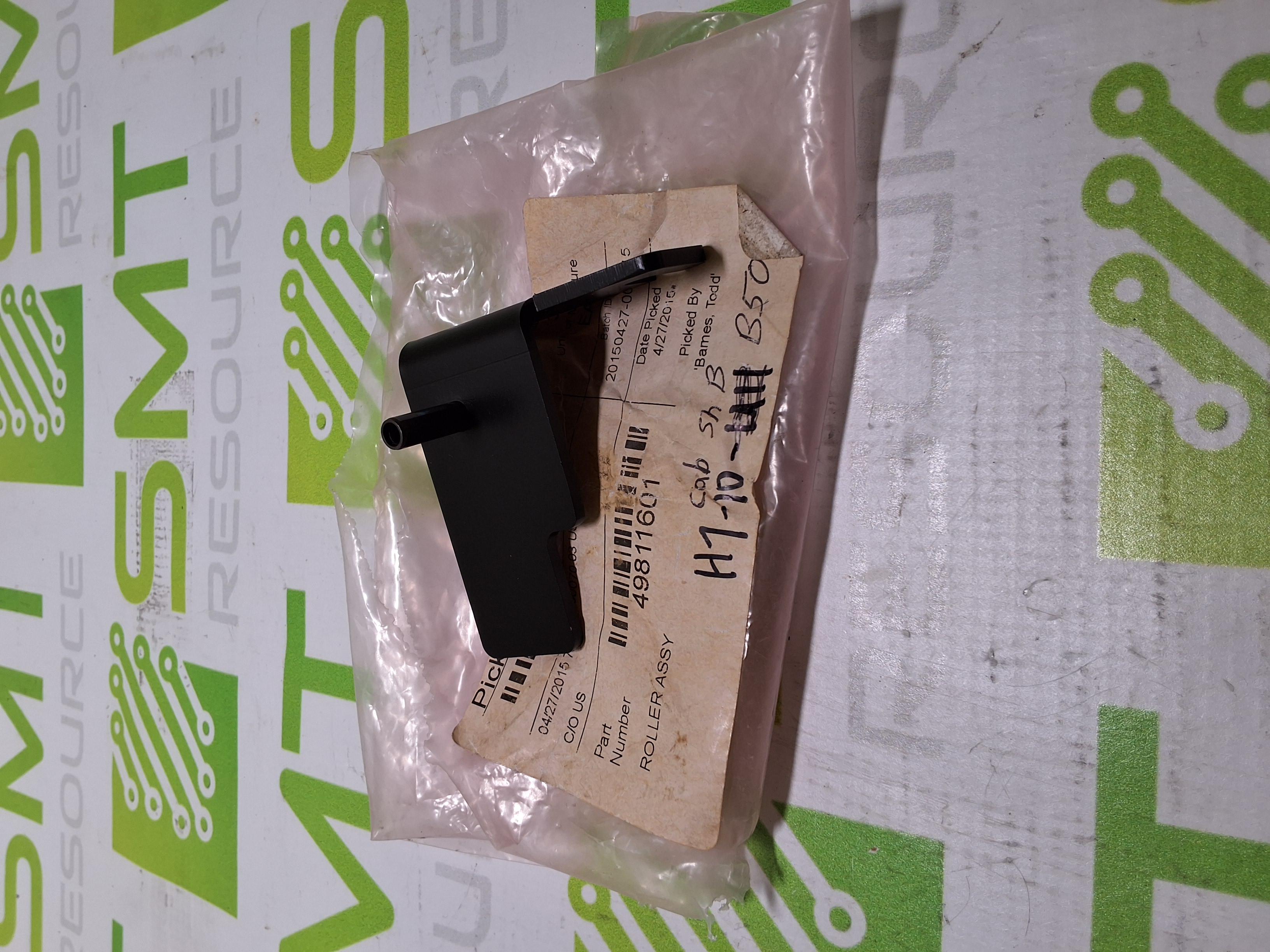 Used UNIVERSAL INSTRUMENTS 49811601 ROLLER ASSEMBLY - LOT OF 3 -