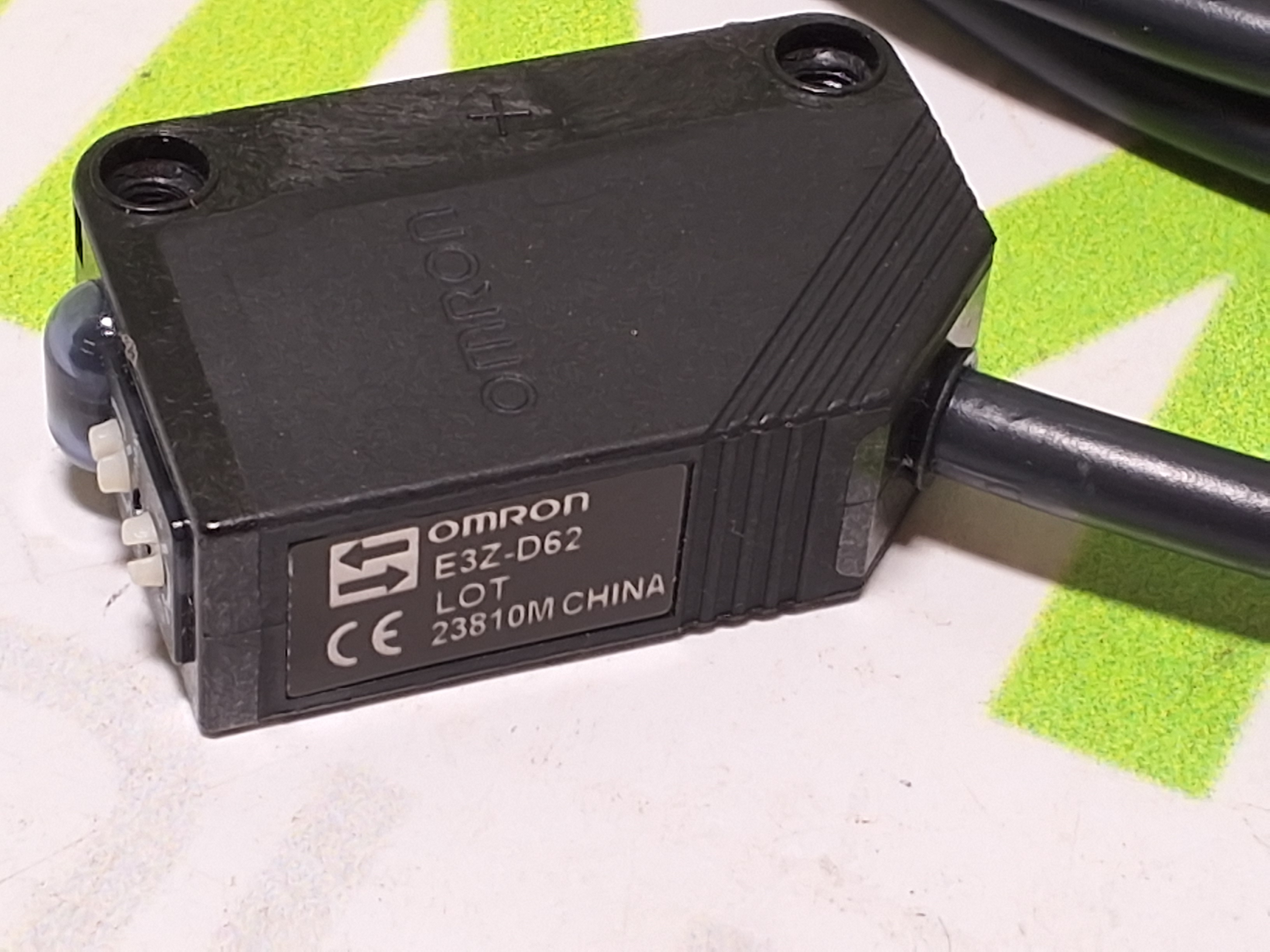 Used OMRON E3Z-D62 PHOTOELECTRIC SENSOR SWITCH 