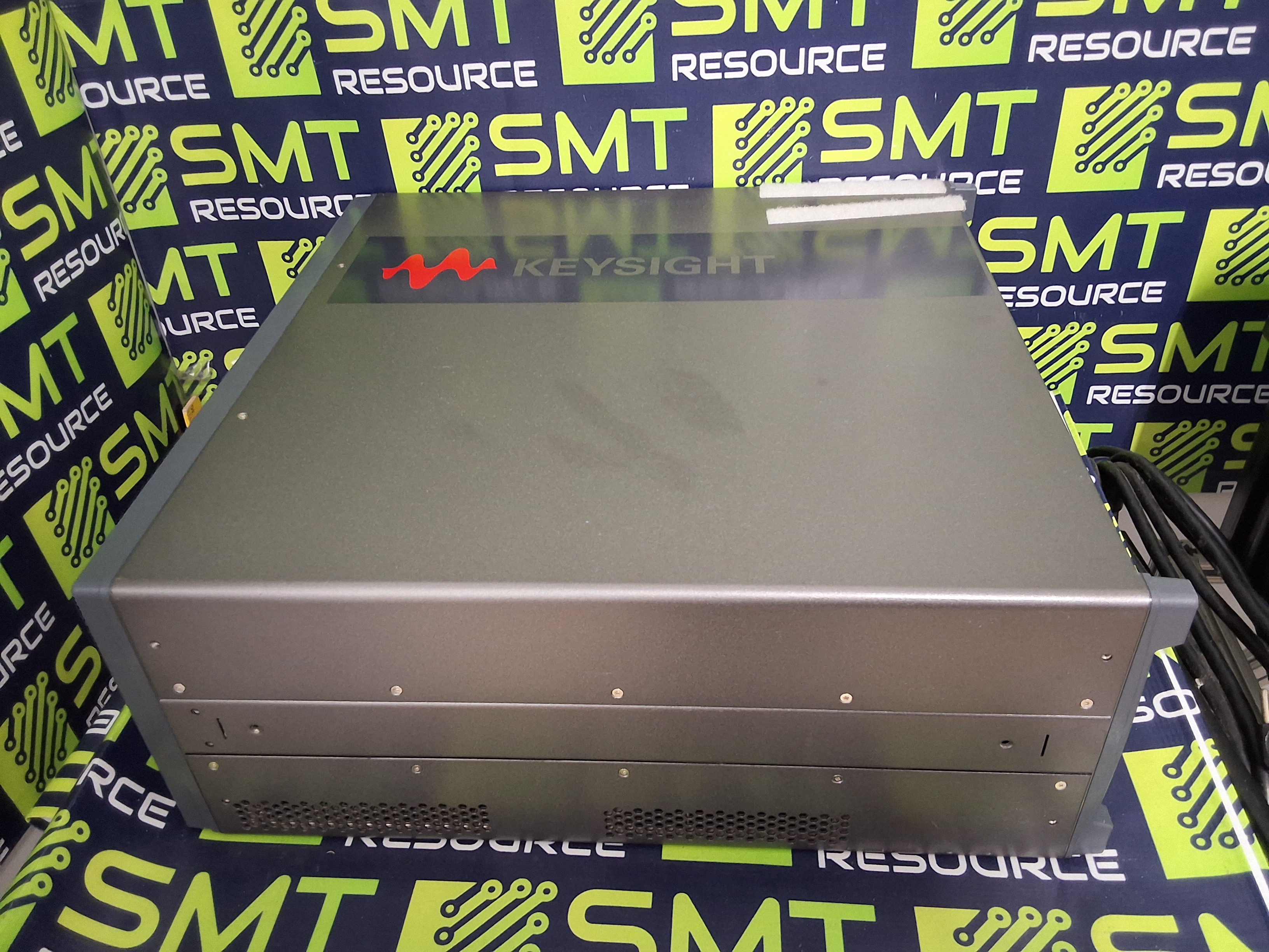 Used KEYSIGHT PXIe CHASSIS M9018B ADVANCED SWITCH FABRIC 18-SLOT 220/240V 1300W