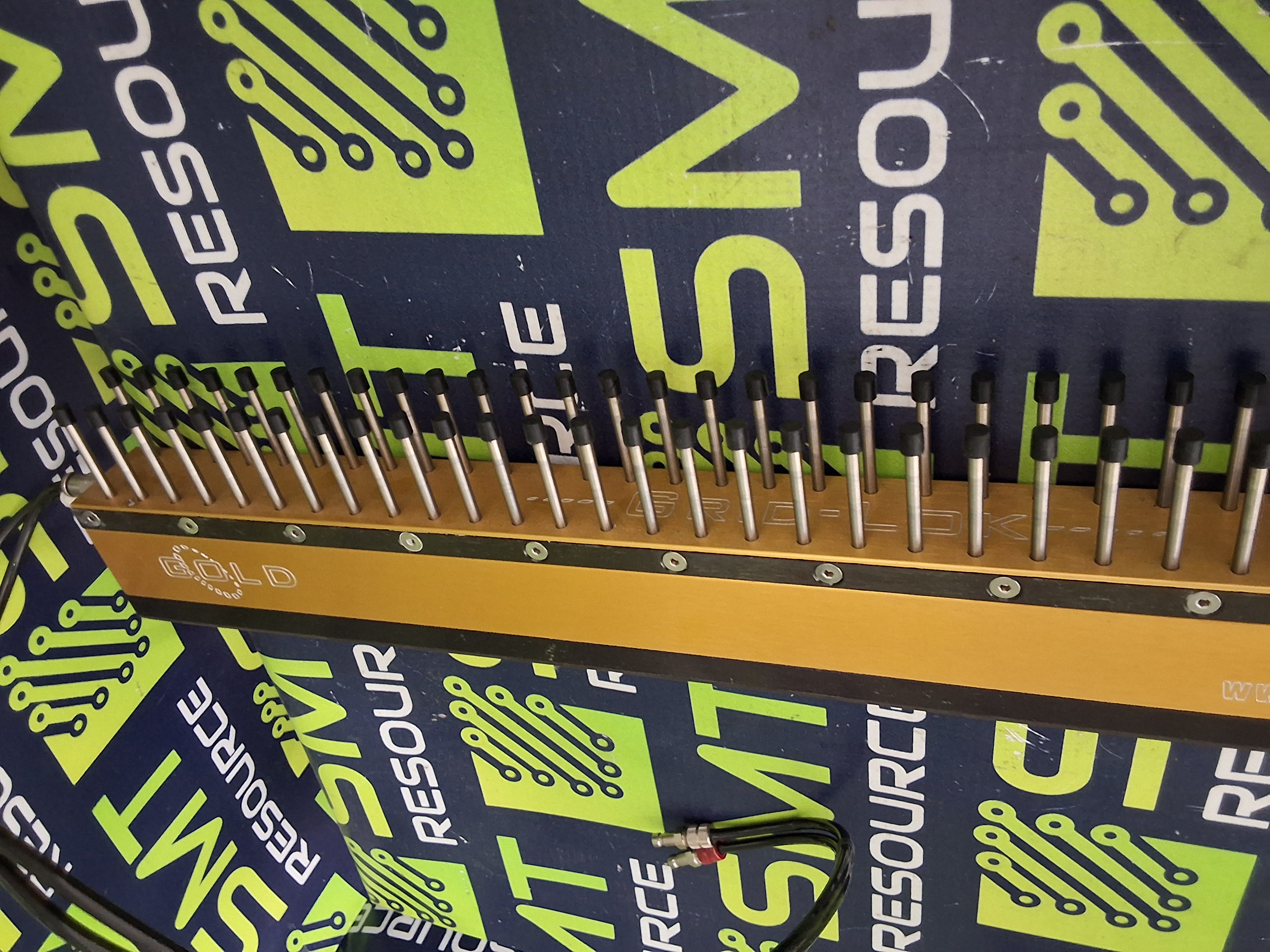 Used GRID-LOK 18" inch GOLD SUPPORT BAR