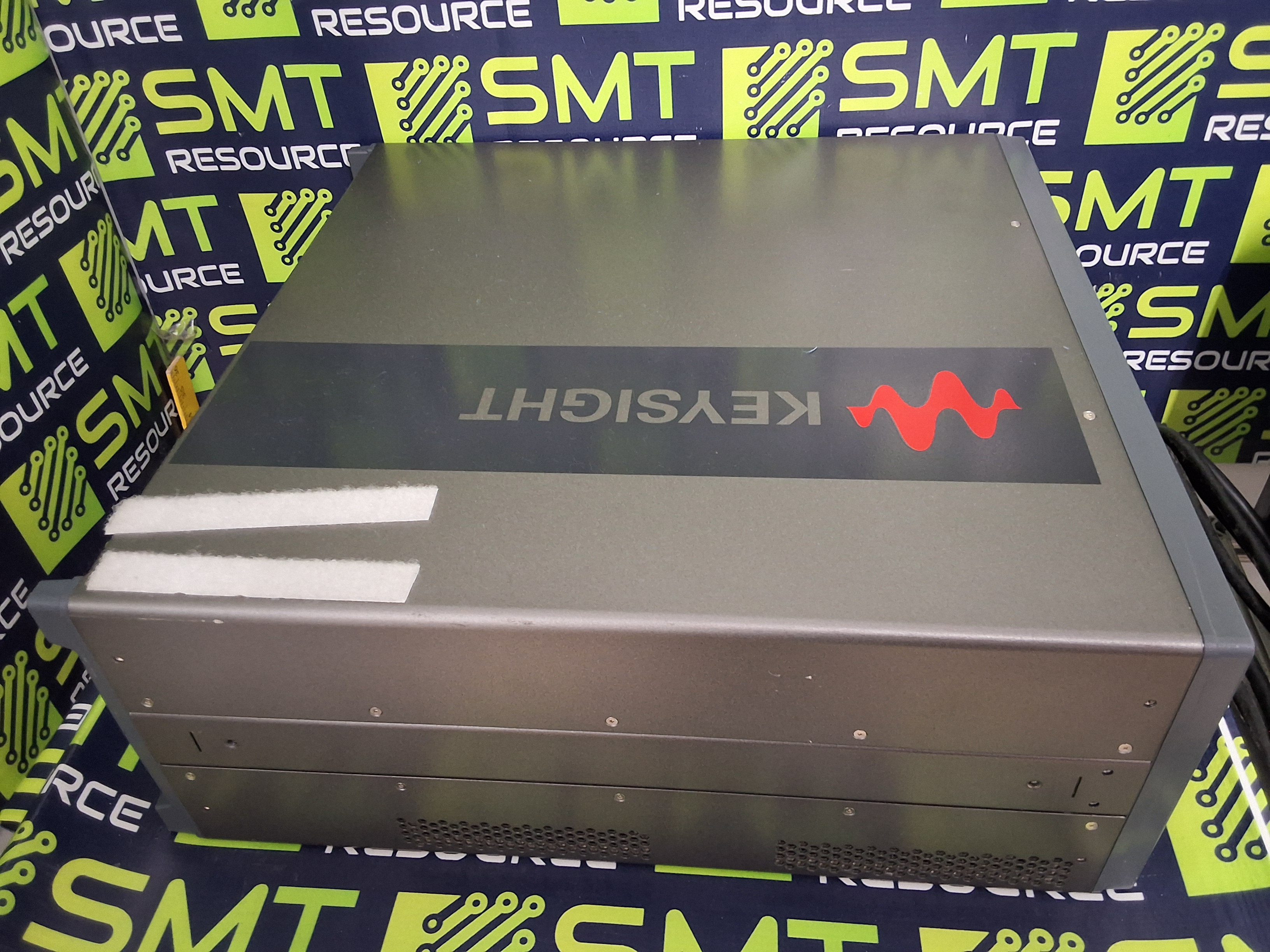 Used KEYSIGHT PXIe CHASSIS M9018B ADVANCED SWITCH FABRIC 18-SLOT 220/240V 1300W