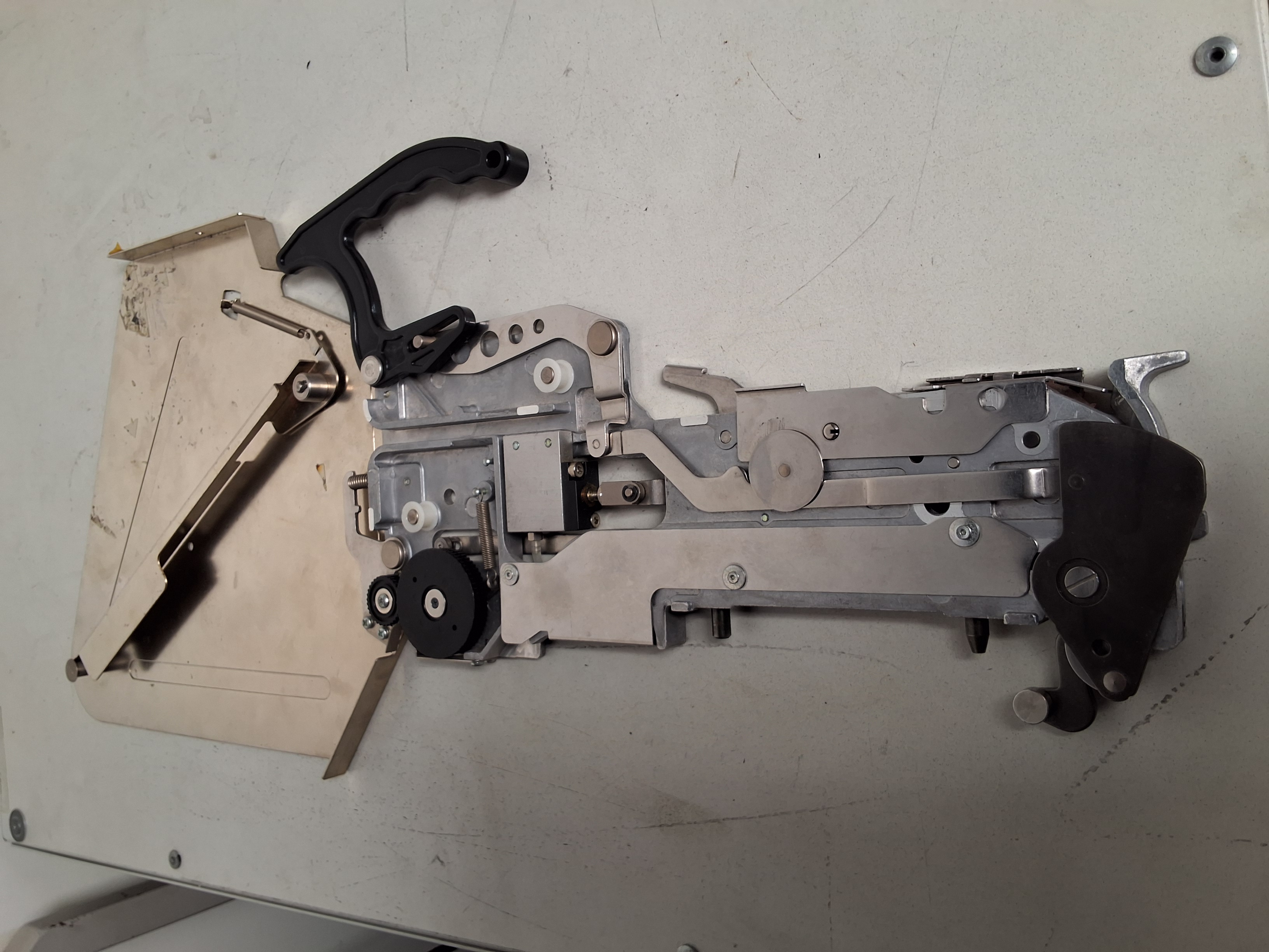 Used YAMAHA KW1-M1200-320 (PA2903/79) CL SERIES FEEDER 8mm x 4mm