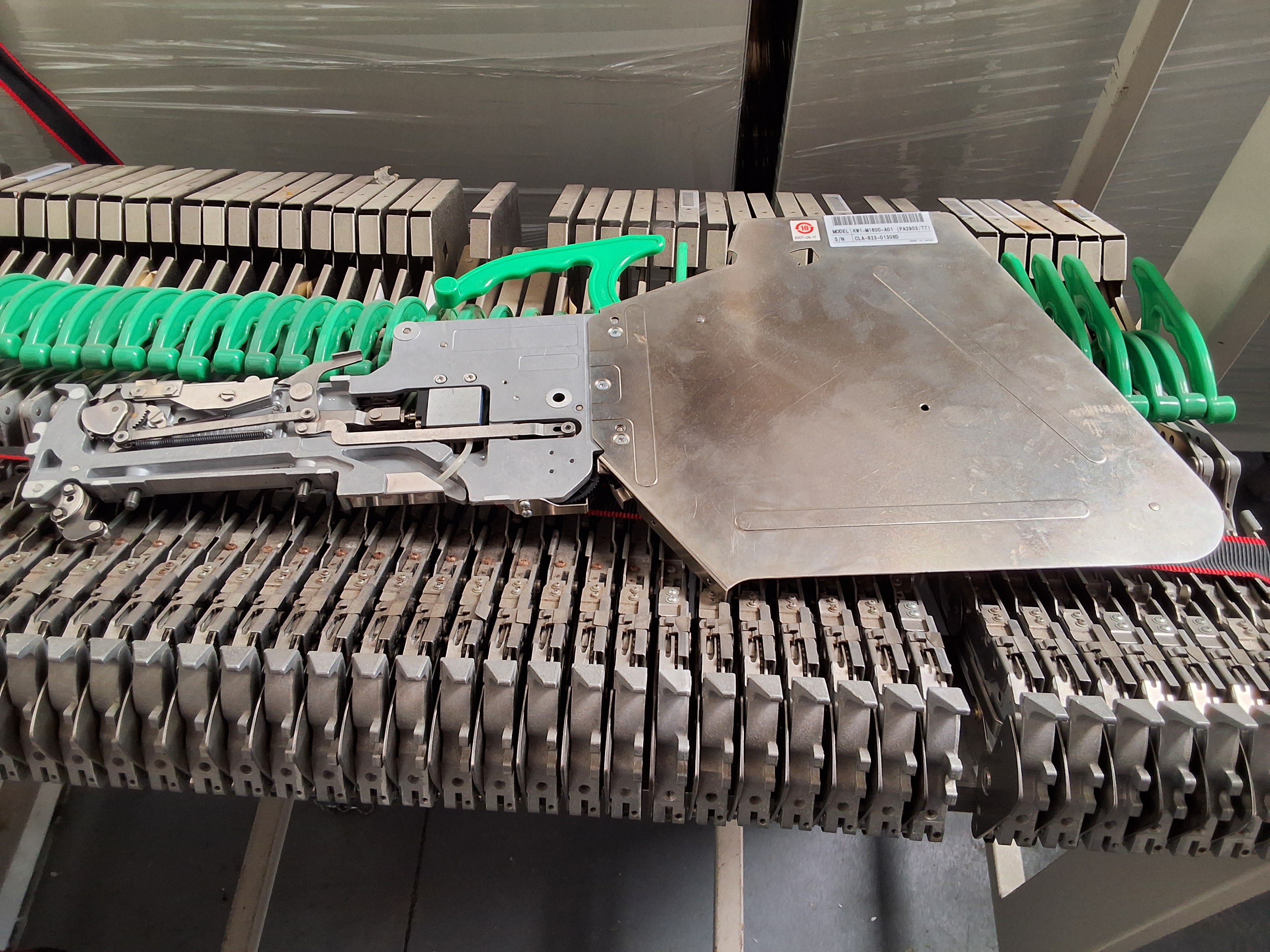 Used YAMAHA KW1-M1600-A01 (PA2903/77) CL SERIES 8mm FEEDER