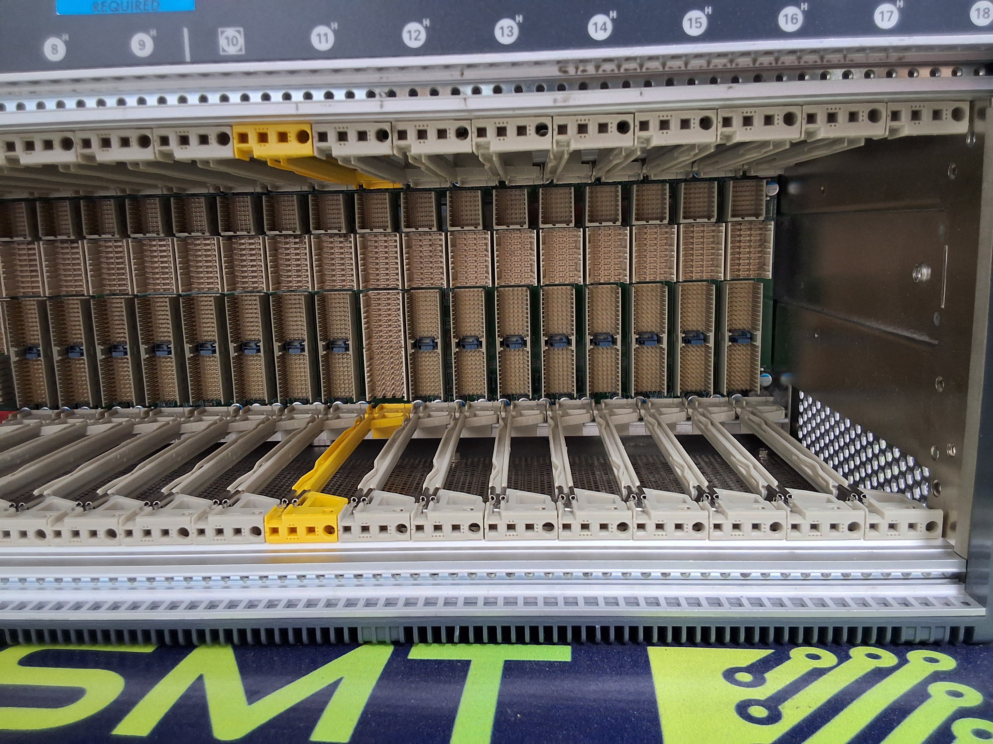 Used KEYSIGHT PXIe CHASSIS M9018B ADVANCED SWITCH FABRIC 18-SLOT 220/240V 1300W