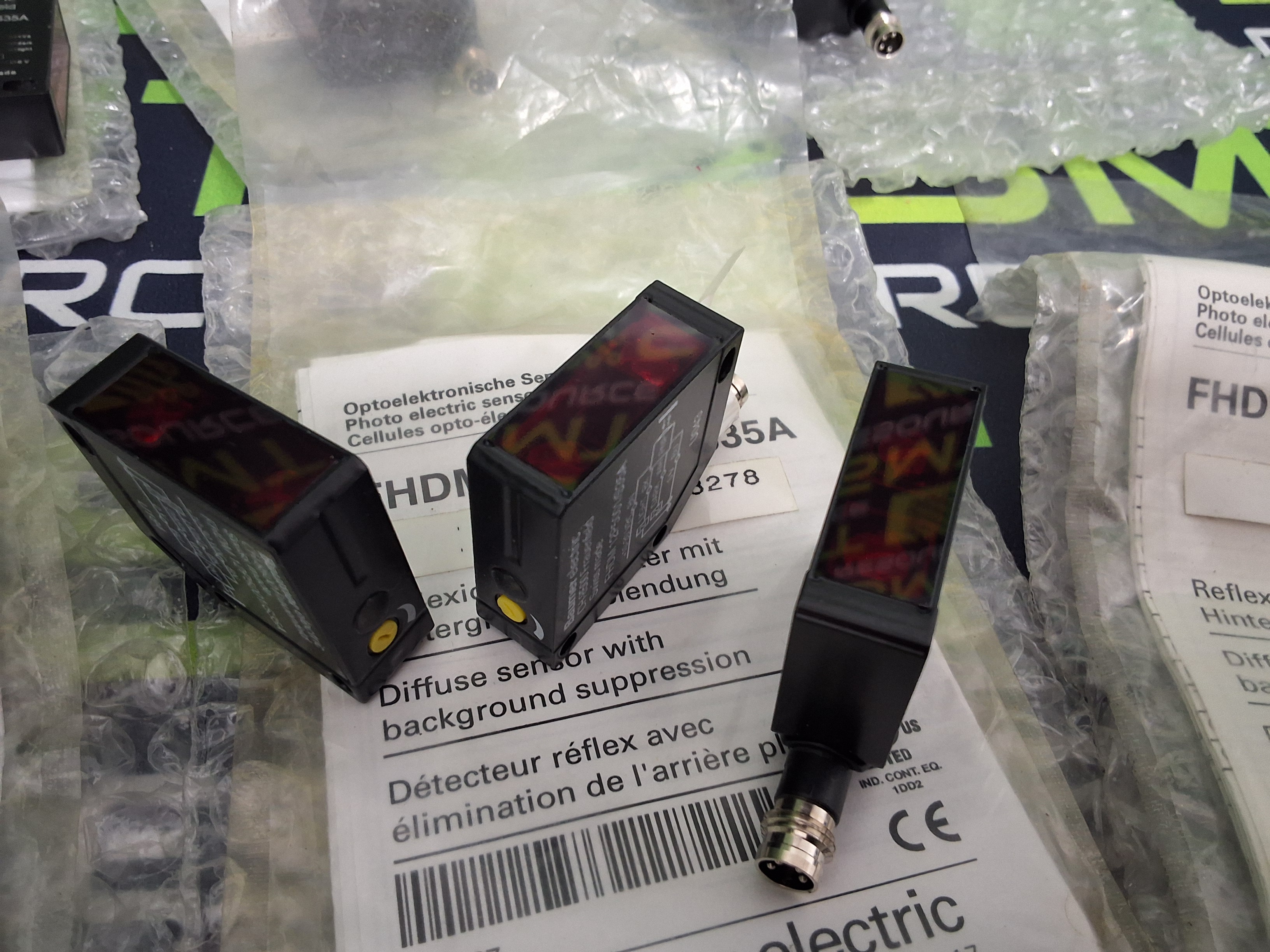 BAUMER FHDM 12P5001/S35A PHOTOELECTRIC SENSOR - BRAND NEW