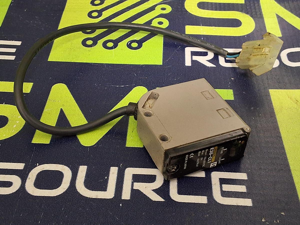 Used OMRON E3S-CL1 PHOTOELECTRIC SENSOR 10-30VDC