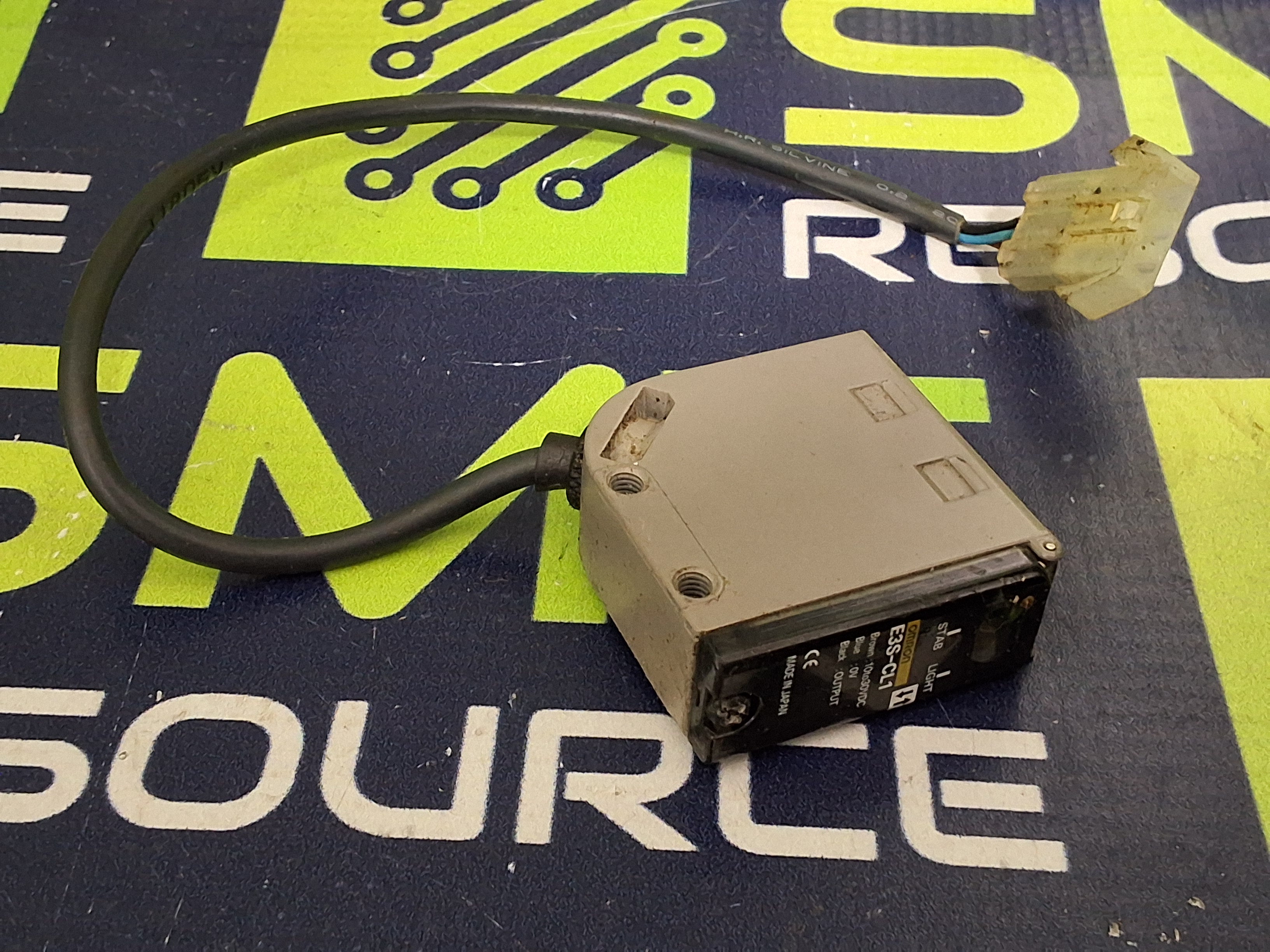 Used OMRON E3S-CL1 PHOTOELECTRIC SENSOR 10-30VDC