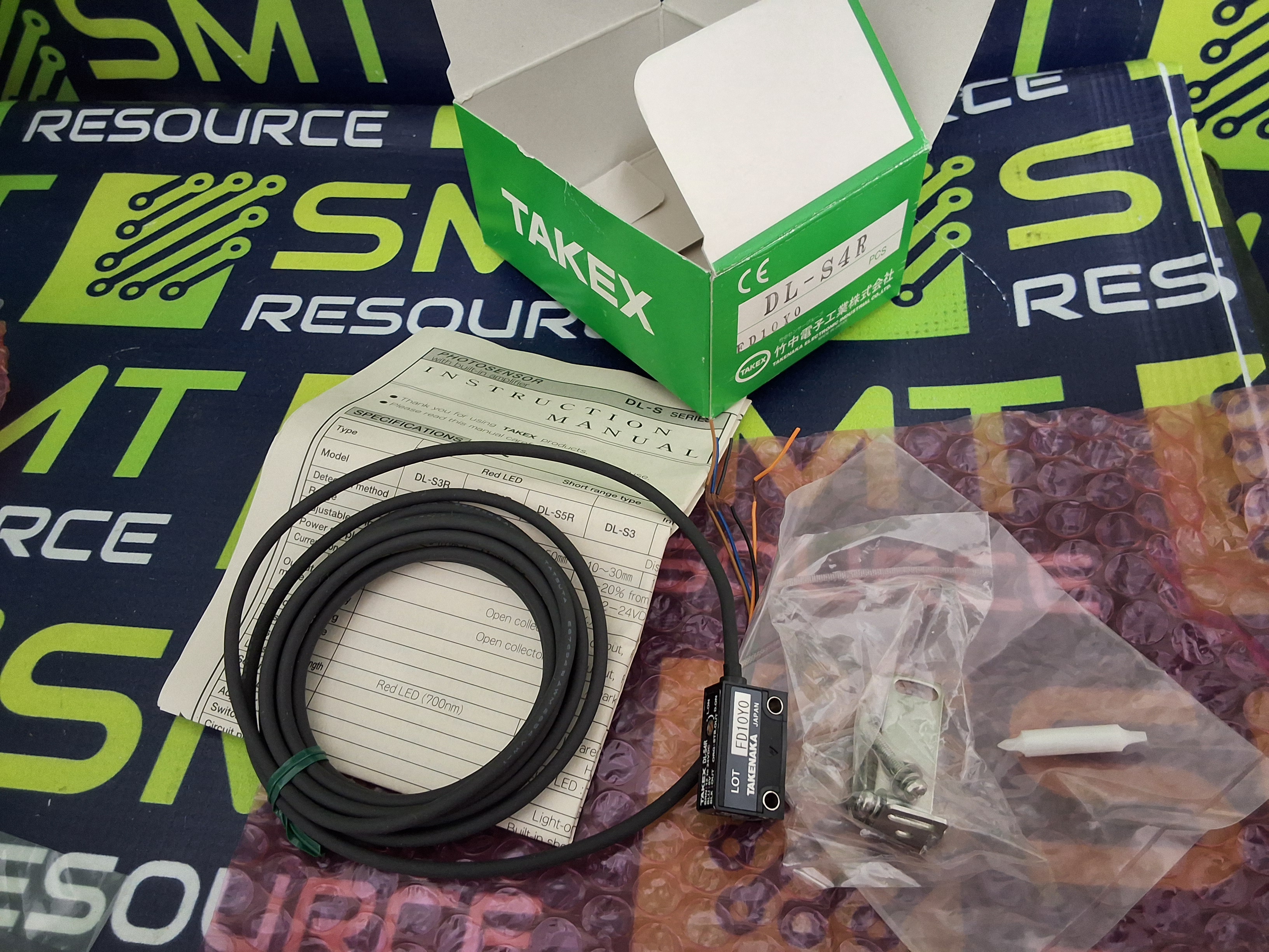 TAKEX / TAKENAKA DL-SR4 DIFFUSE-REFLECTION PHOTOELECTRIC SENSOR 12-24VDC - BRAND NEW