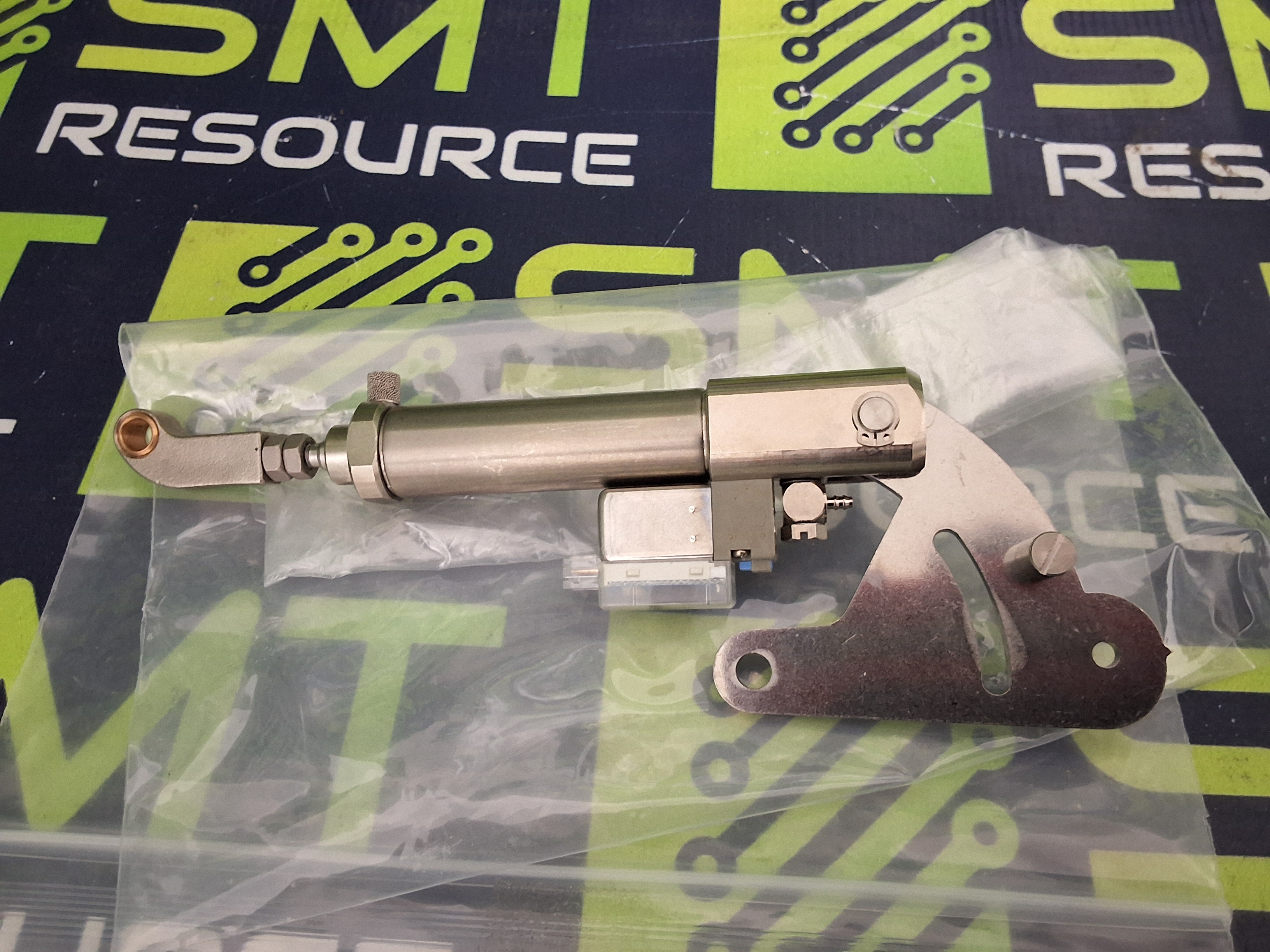 Used SMC CJ2D16-30-KRIJ1420 PNEUMATIC CYLINDER