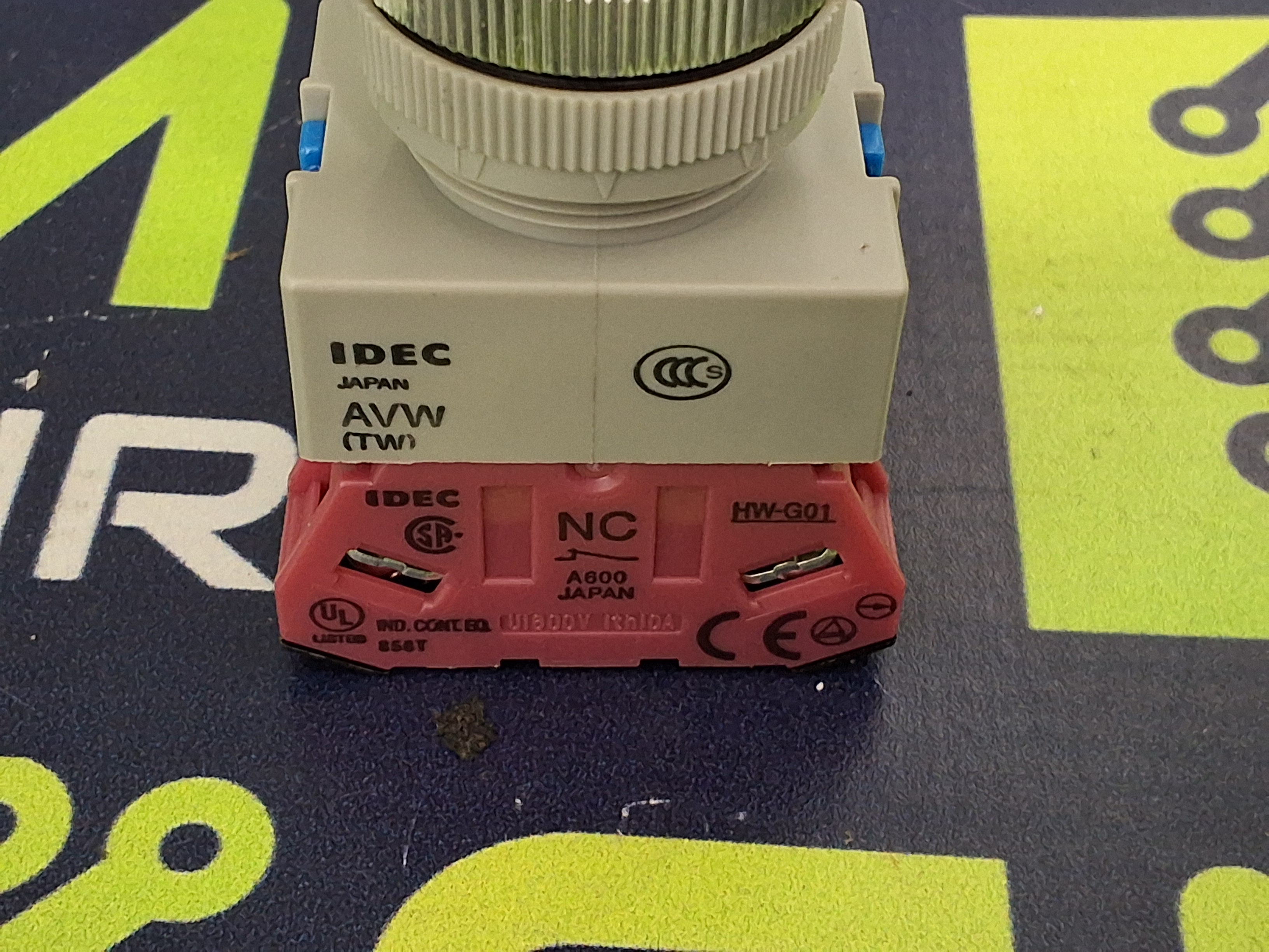 Used IDEC AVW HW-G01 / HW-G10 PUSH BUTTON SWITCH