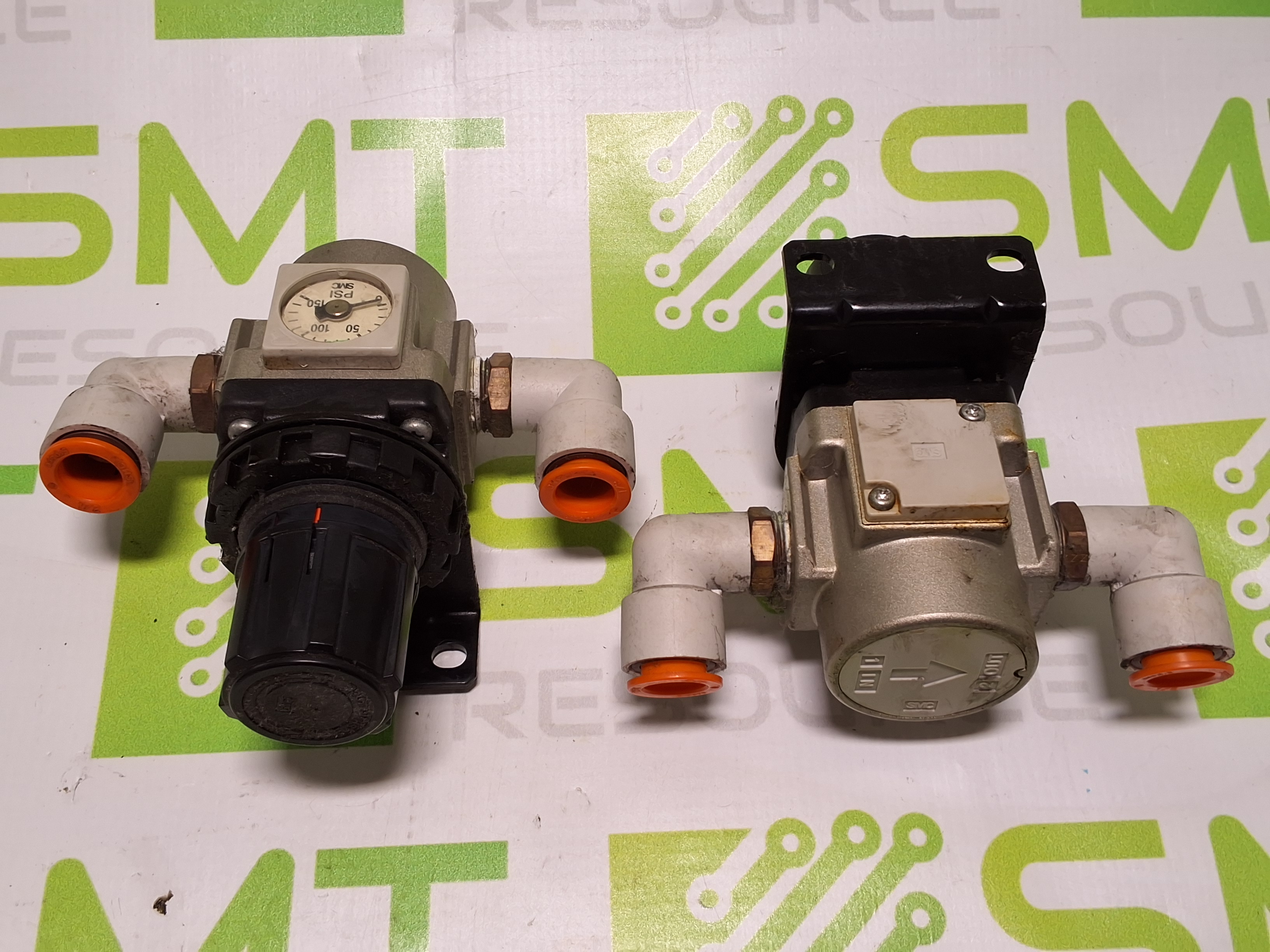 Used SMC AR30-N03BE-Z PNEUMATIC REGULATOR 