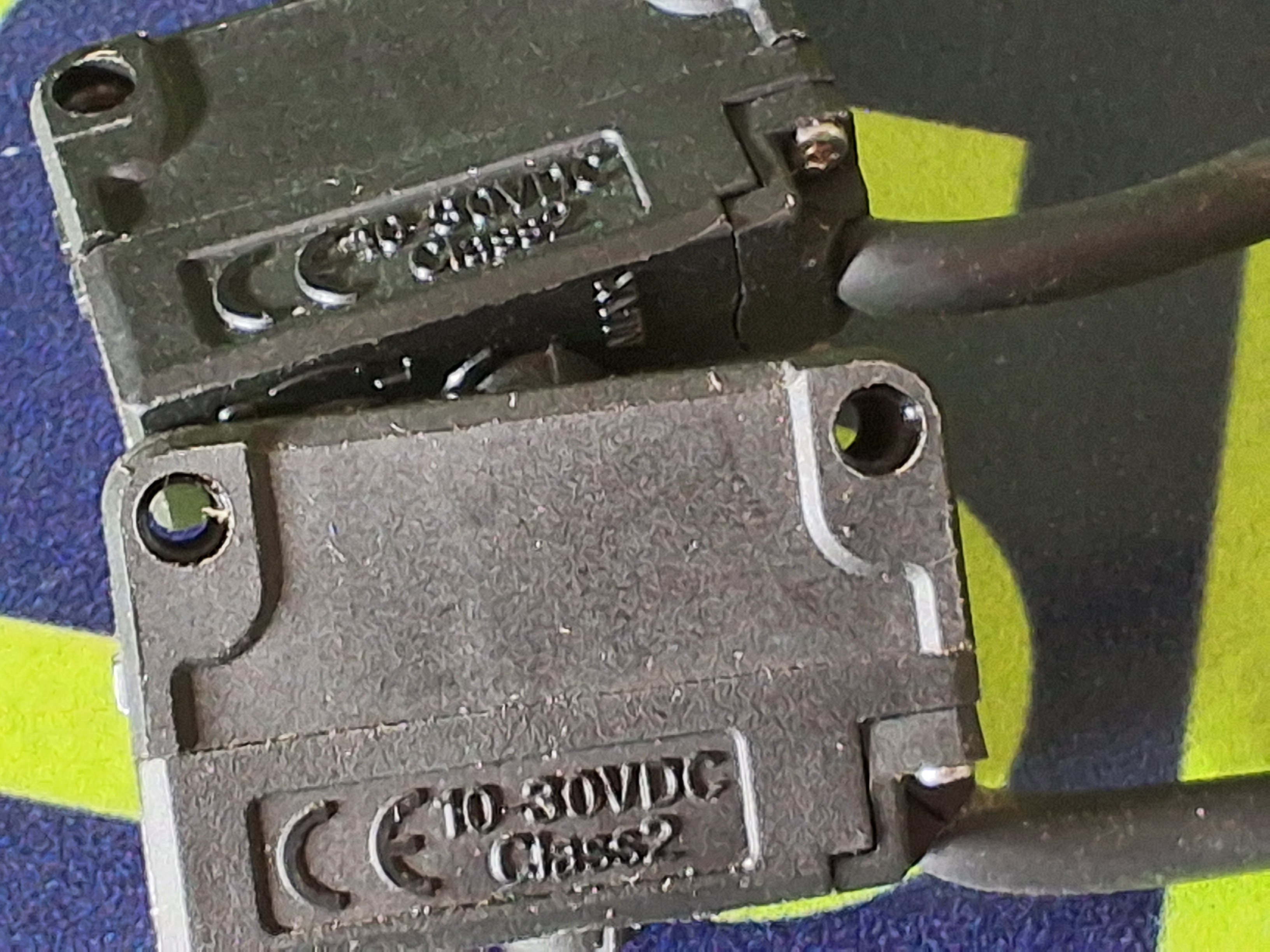 Used KEYENCE PZ-G42N PHOTOELECTRIC SENSOR SWITCH 10-30VDC