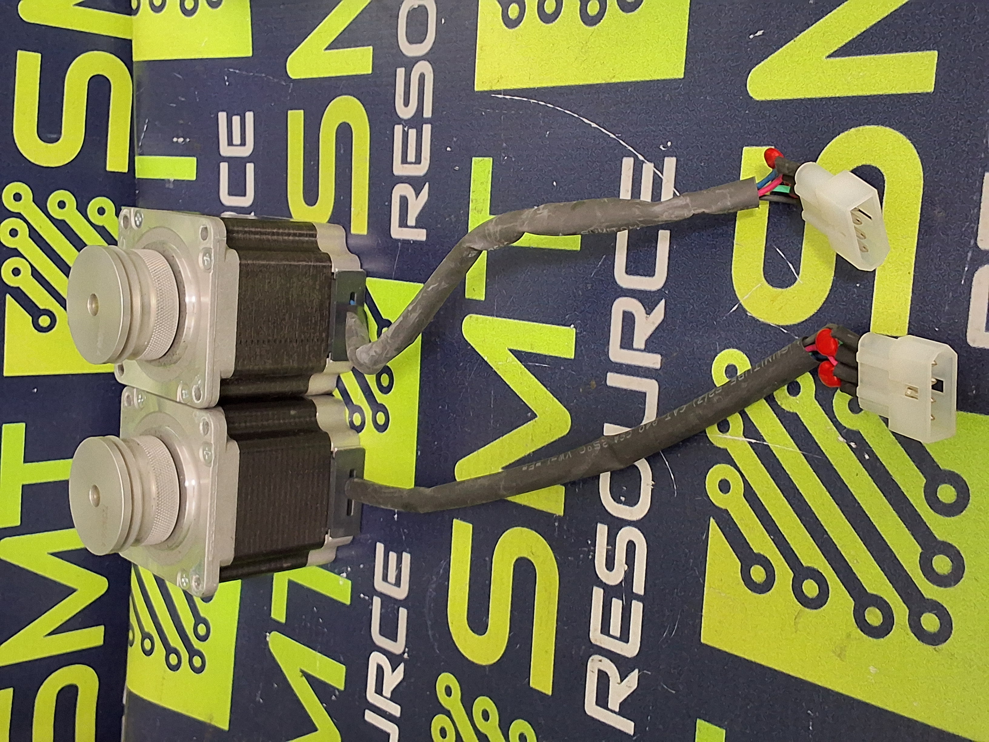 Used SHINANO KENSHI CO. 7263550 STEP MOTOR STP-59D3187 225182G WITH 7239006 A GEARHEAD