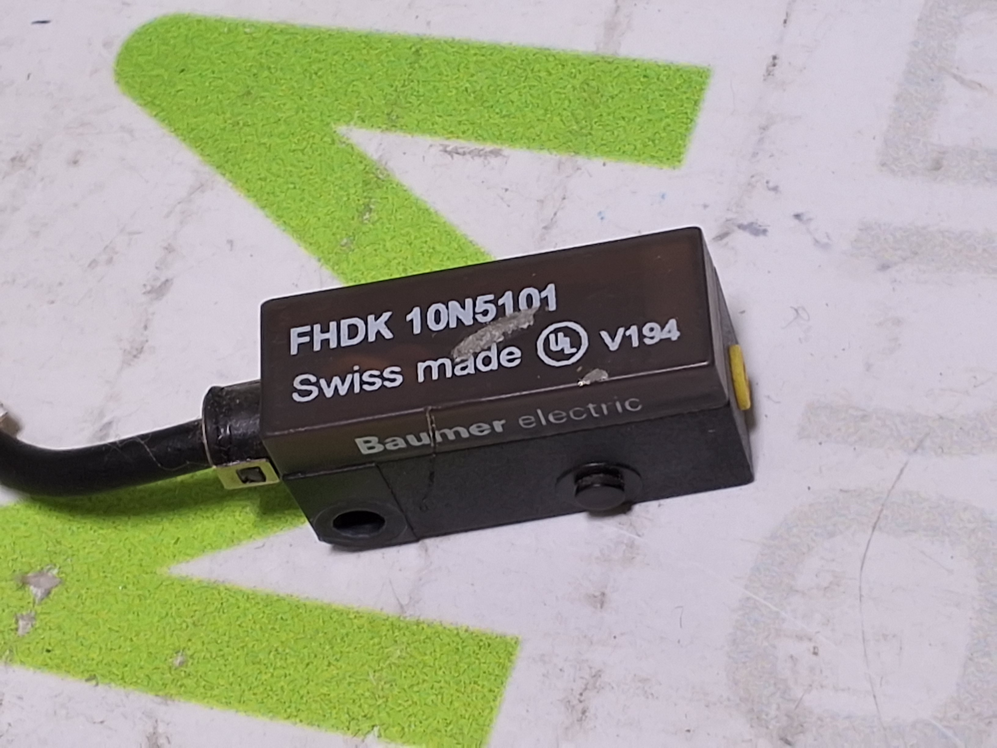 Used BAUMER FHDK-10N5101 PHOTOELECTRIC SENSOR 10139965