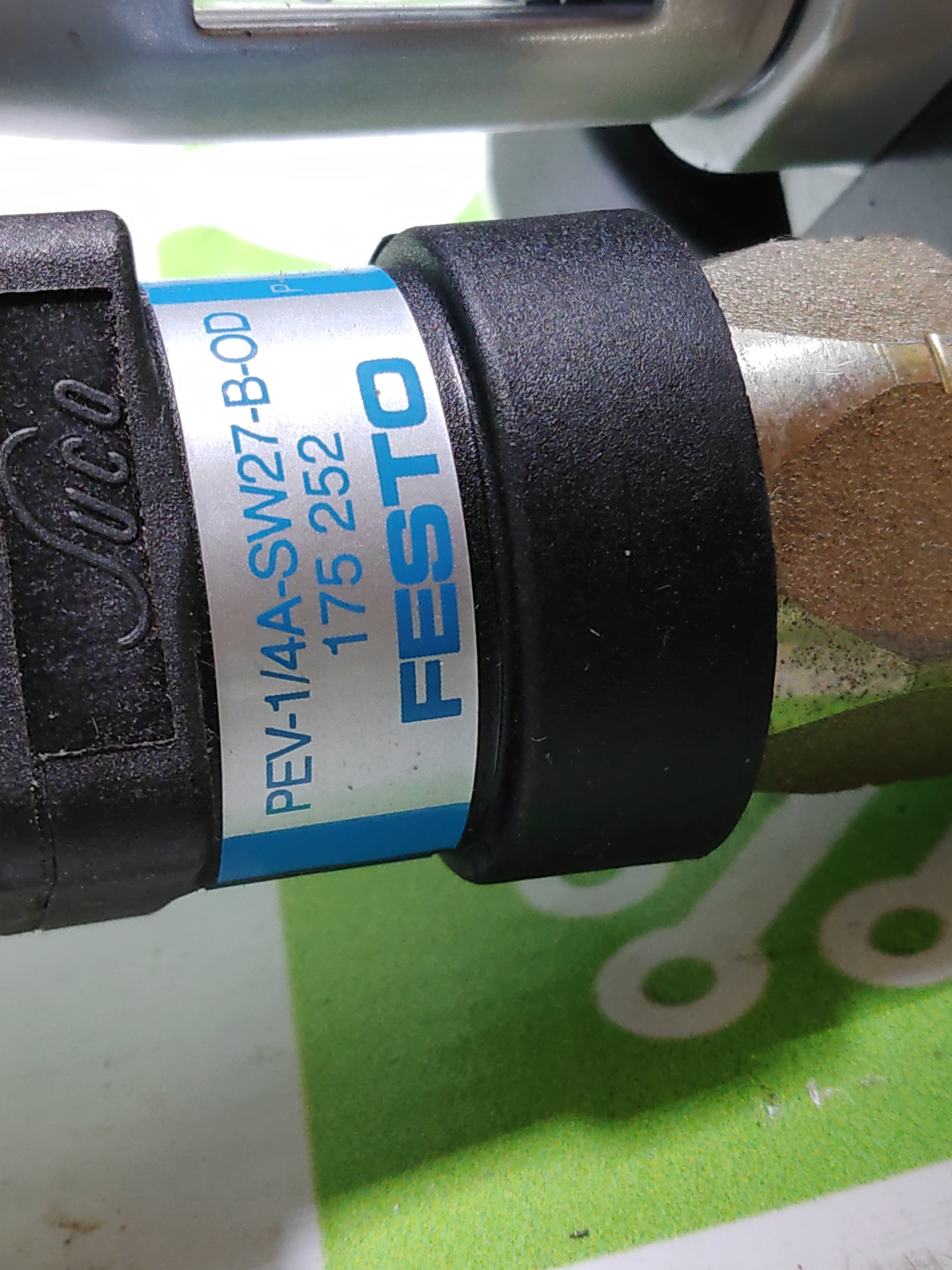 Used FESTO LFR-D-5M-MINI WITH FESTO PEV-1/4-A-SW27-B-OD PRESSURE SWITCH