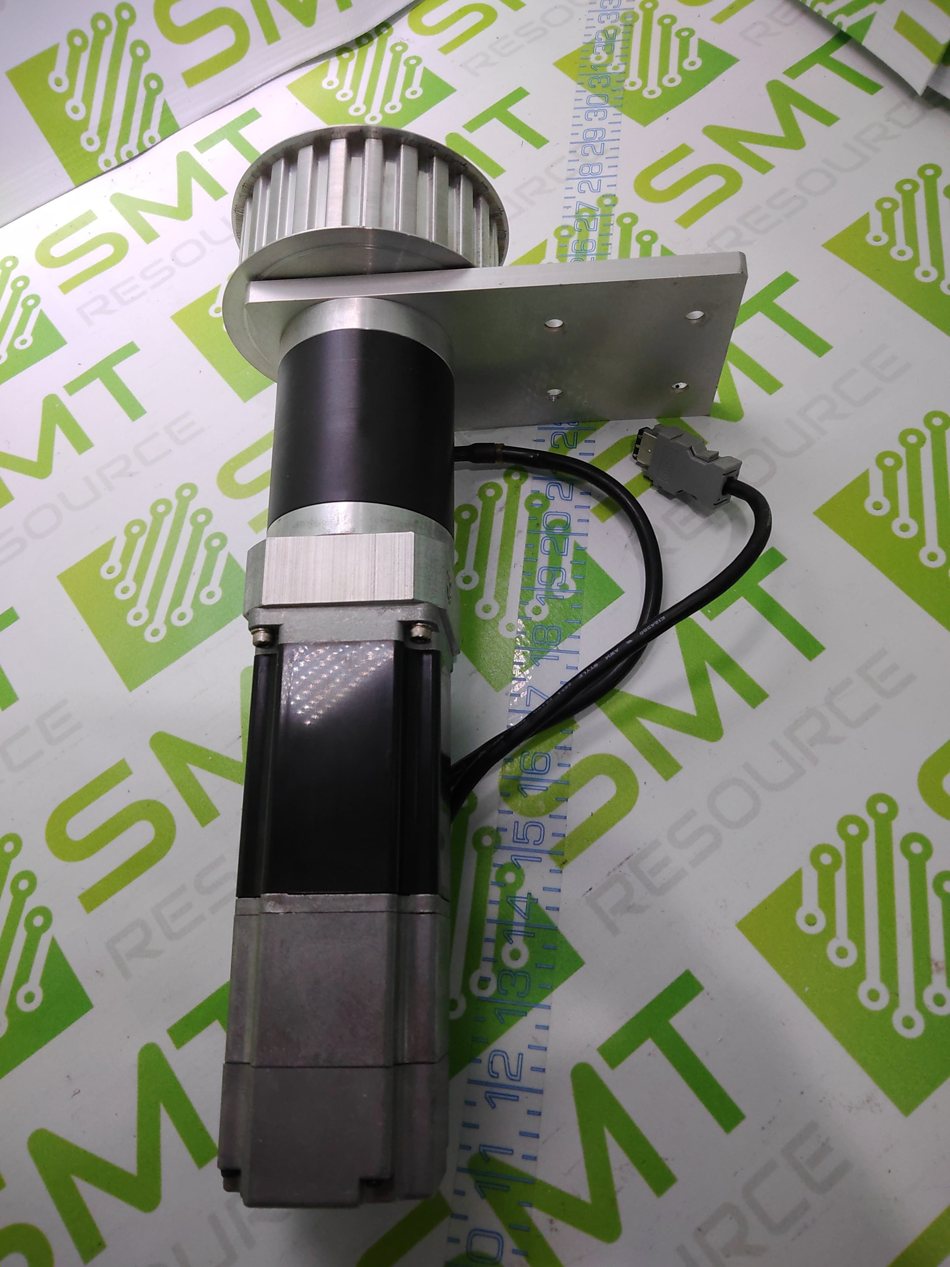 Used OMRON R7M-A40030-BS1 SERVO MOTOR W/ ZF MASCHINENANTRIEBE GMBH PGE25/2 PLANETARY GEARBOX