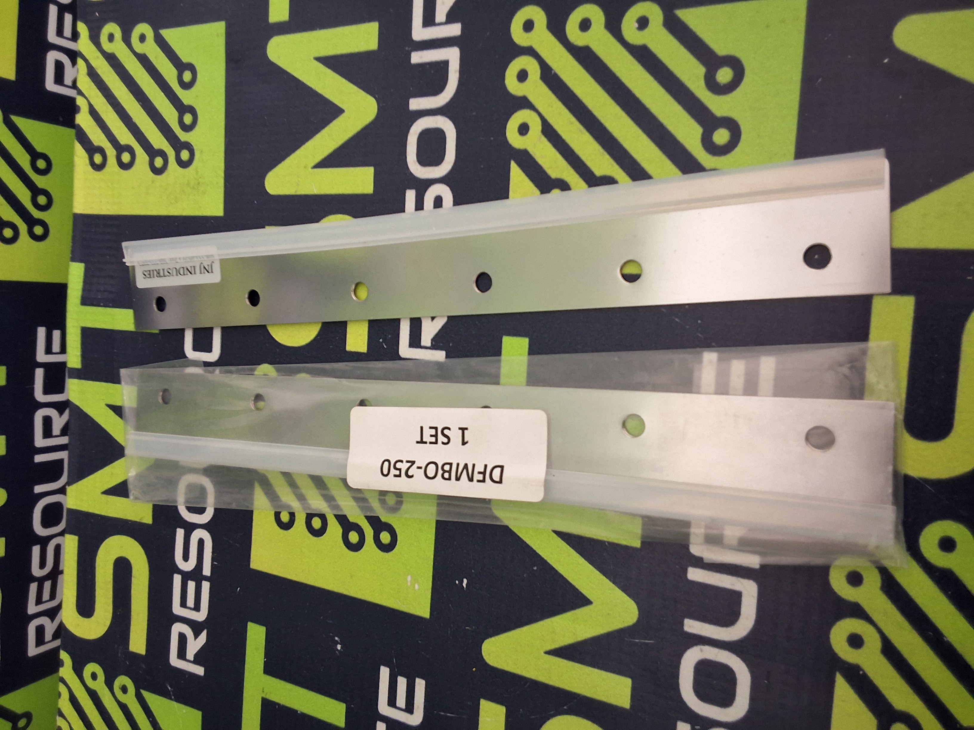 DEK JNJ INDUSTRIES DFMBO-250 METAL SCREW-MOUNT SQUEEGEE BLADE SET 250mm - BRAND NEW