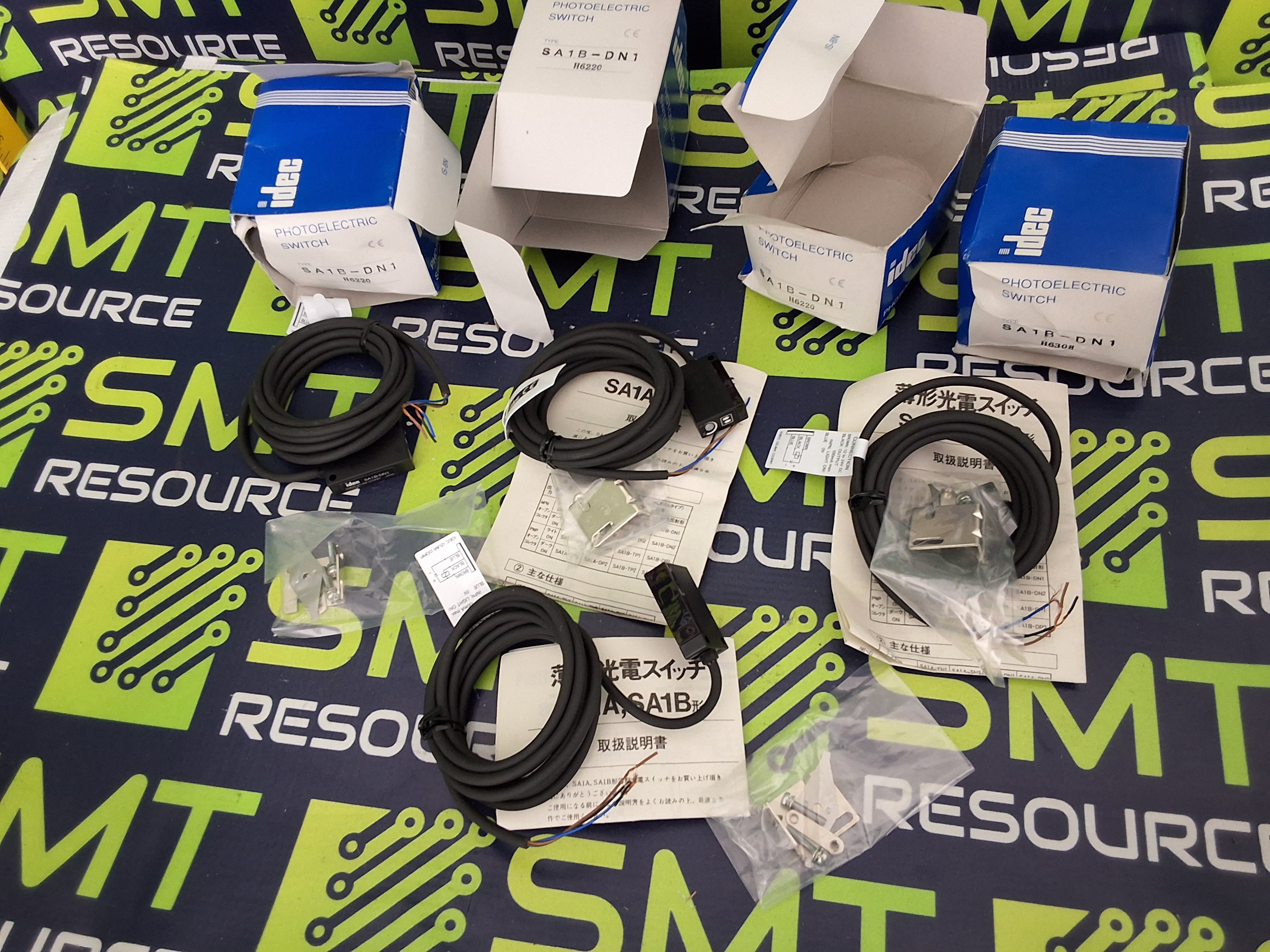 IDEC SA1B-DN1 PHOTOELECTRIC SENSOR - BRAND NEW