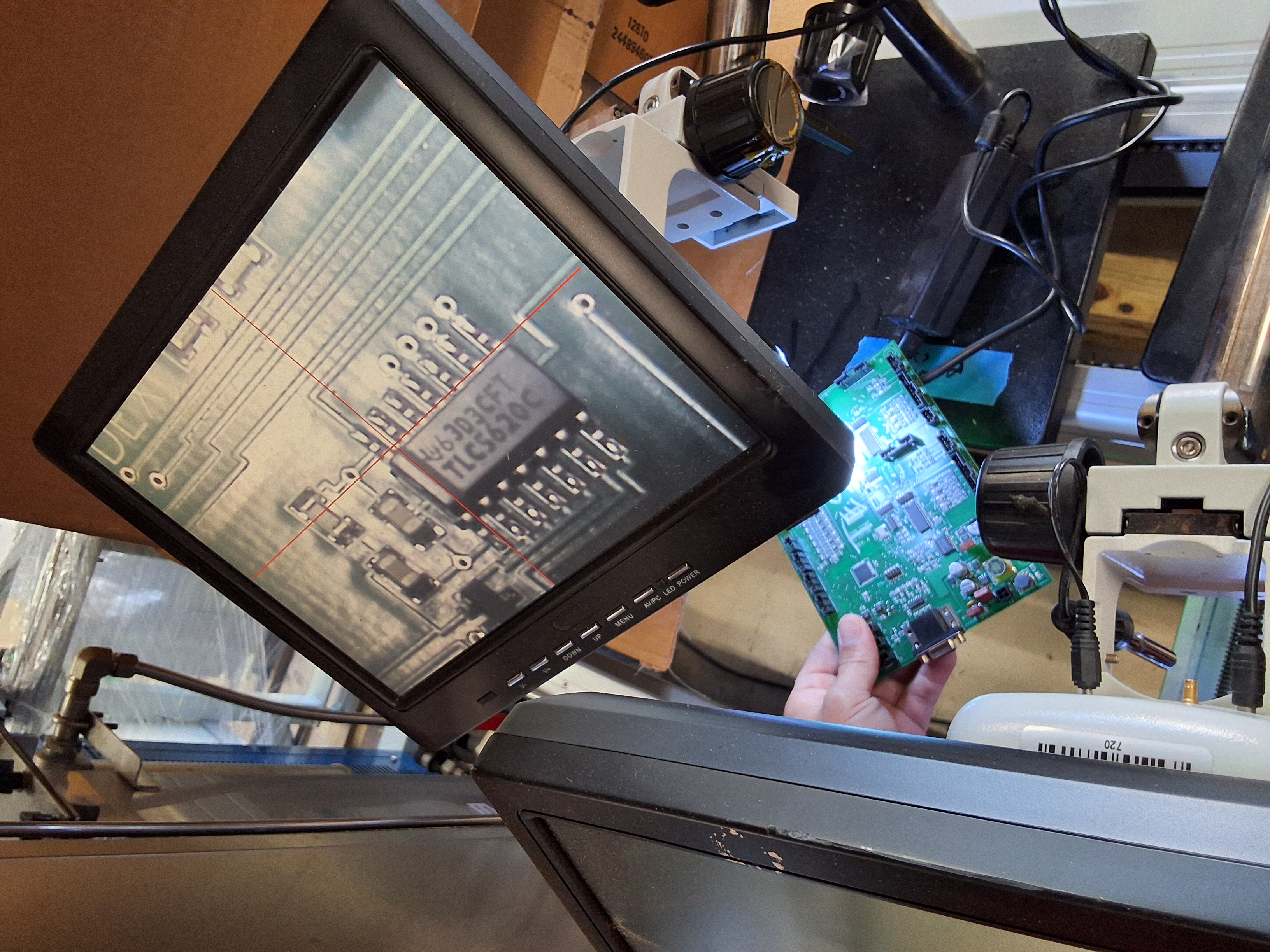 Used MV100412 M-LCD VIDEO ZOOM MICROSCOPE LCD 10in MONITOR WITH BOOM STAND