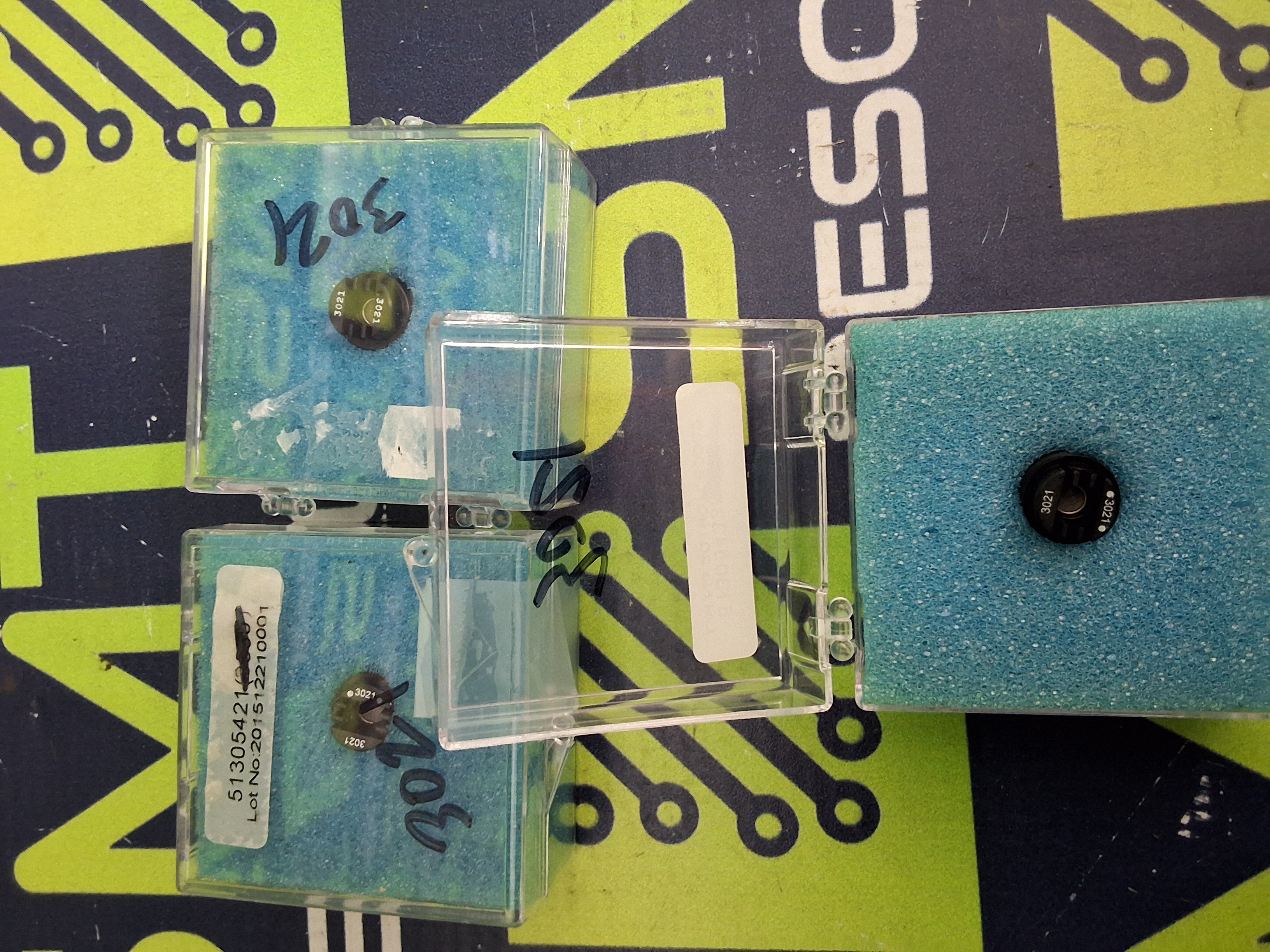 Used UNIVERSAL INSTRUMENTS 3021 CERAMIC BLADE 0201 NOZZLE 51305414